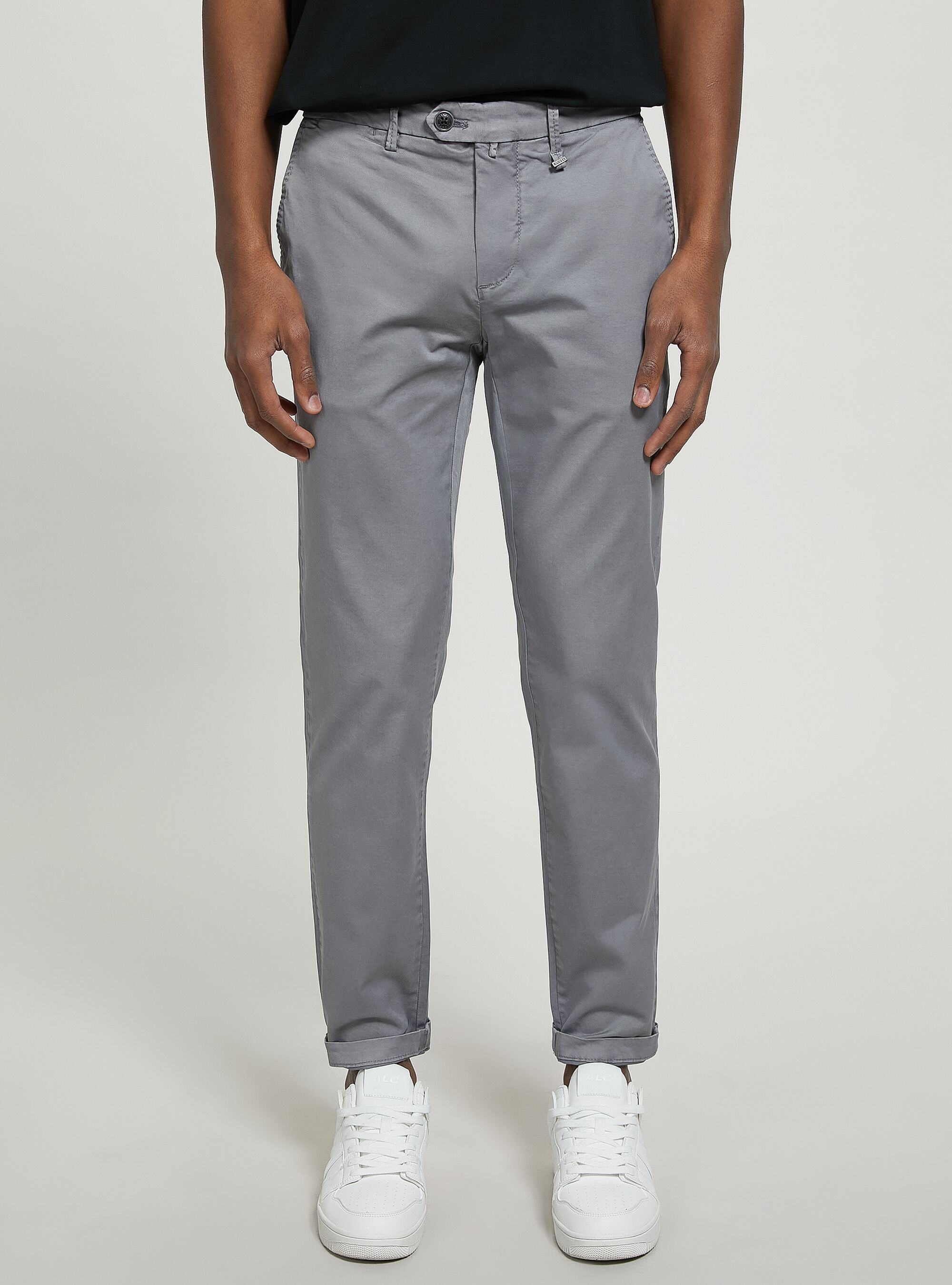 Chinos with zip outlet pockets