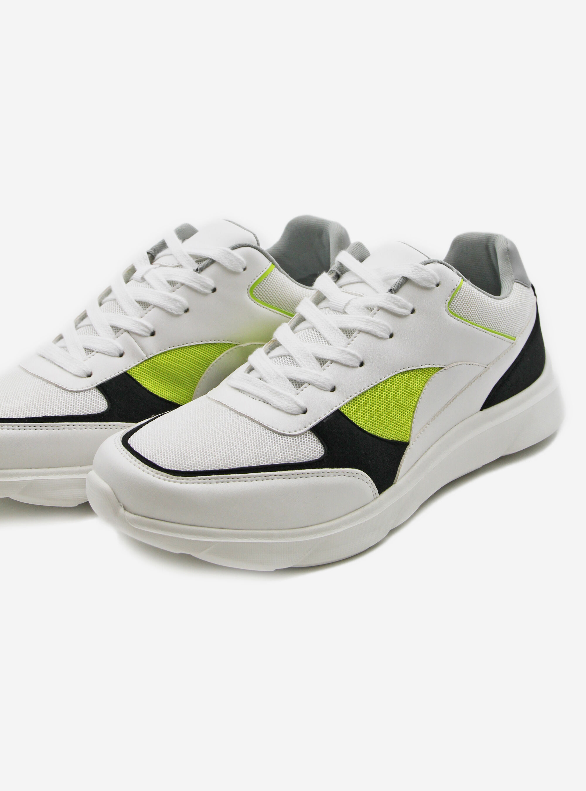 Sneakers con dettagli fosforescenti
