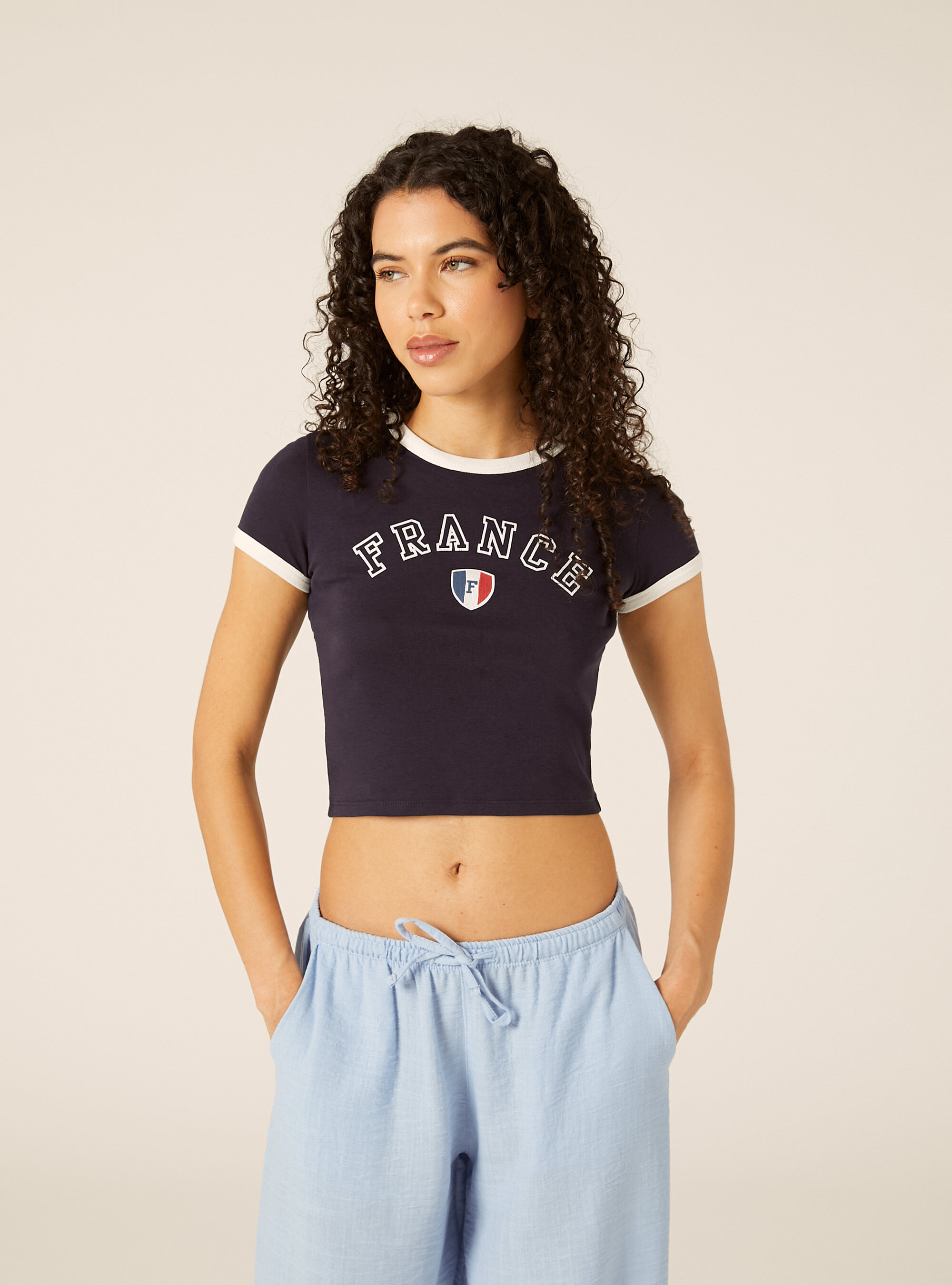 T-shirt crop con stampa calcio mondiali