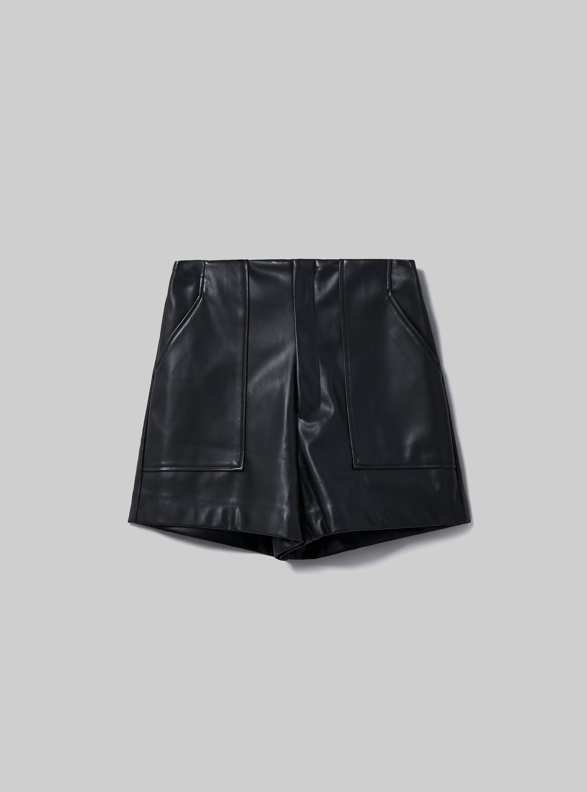 Short &agrave; effet cuir avec grandes poches, BK1 BLACK