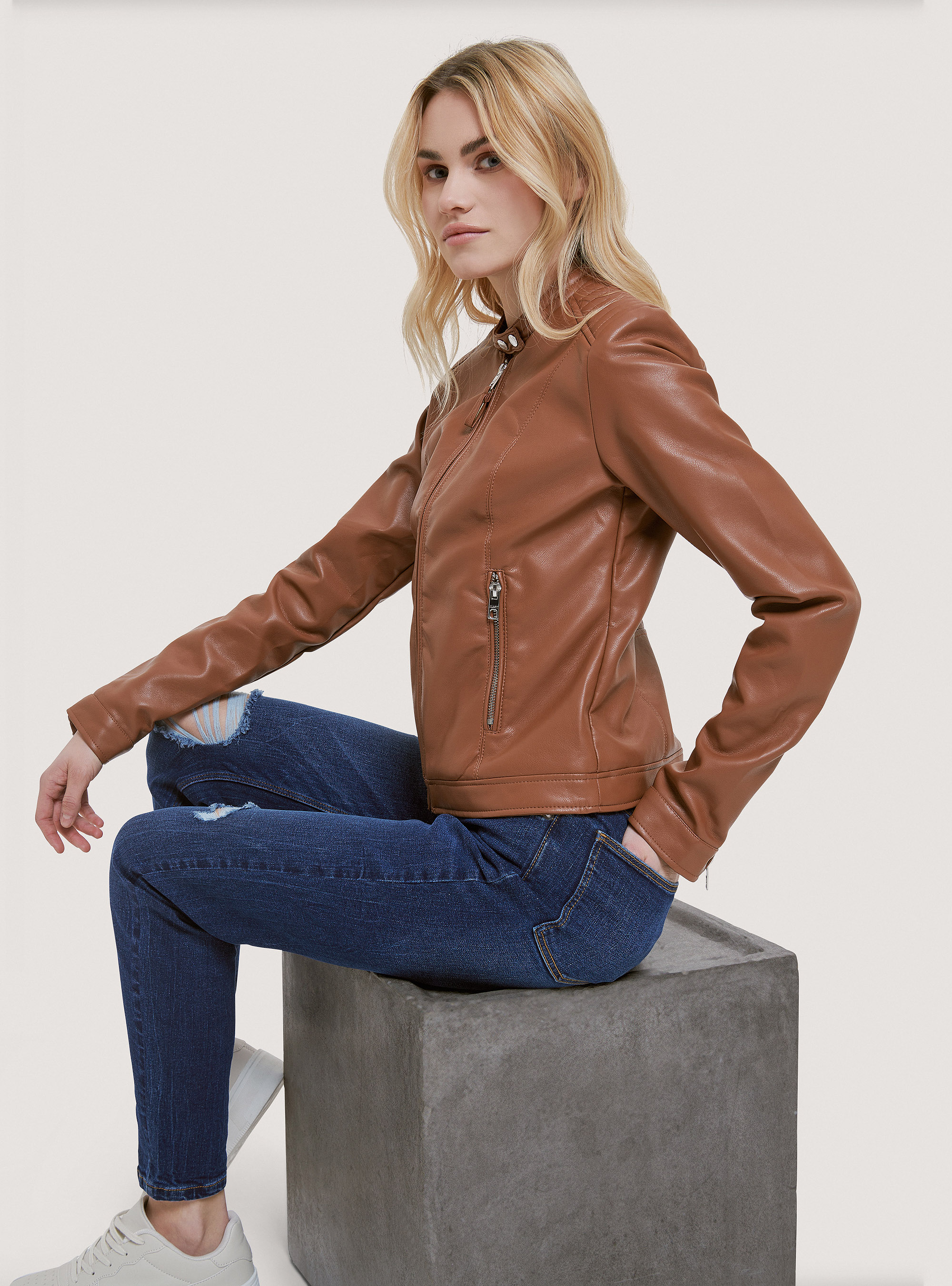 Jacke aus Kunstleder, C5583 TOBACCO