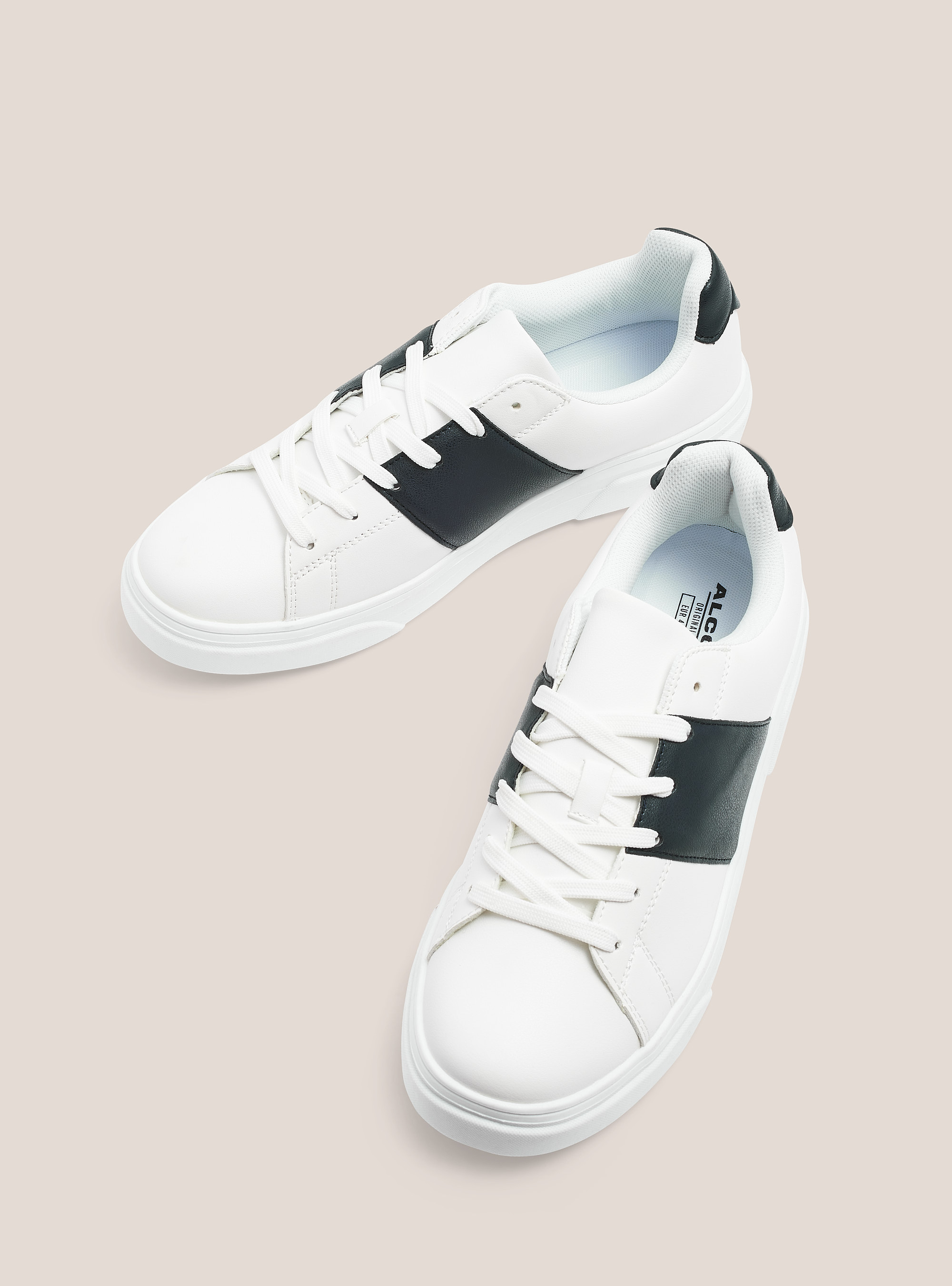 Baskets avec d&eacute;tail en daim, C099 WHITE