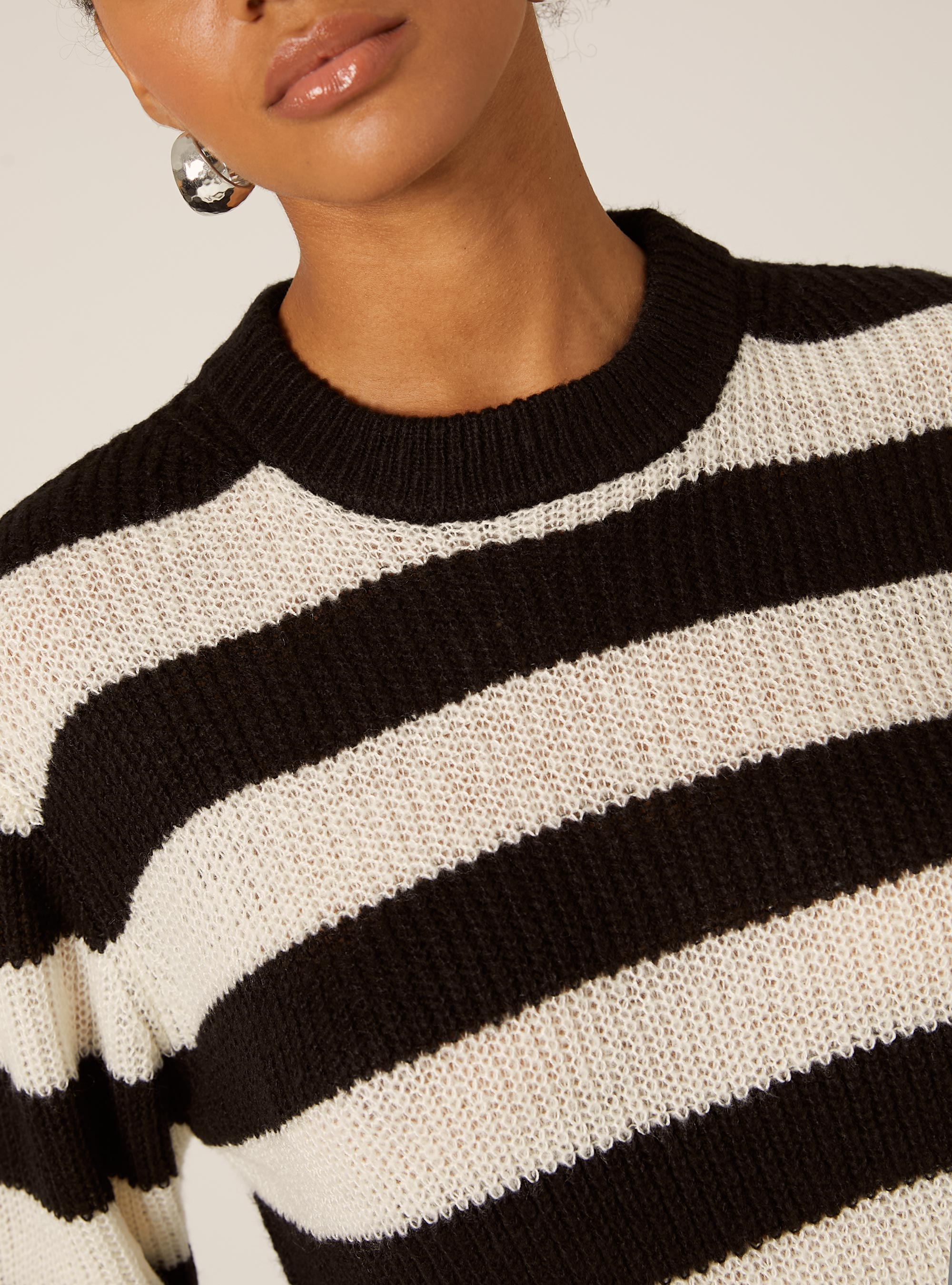 Gestreifter Pullover mit Rundhalsausschnitt, BK1 BLACK