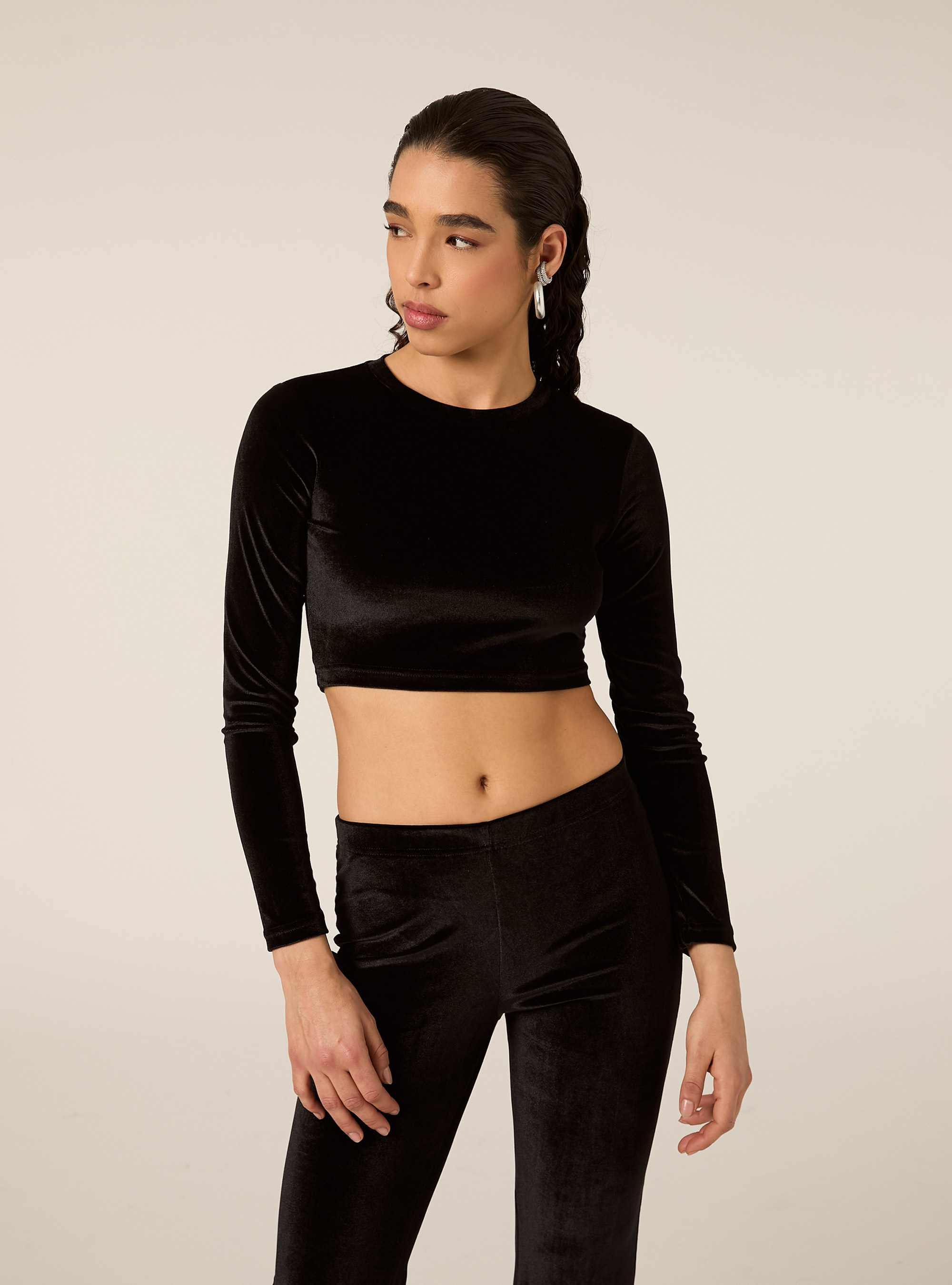 Maglia cropped in velluto con schiena scoperta, BK1 BLACK