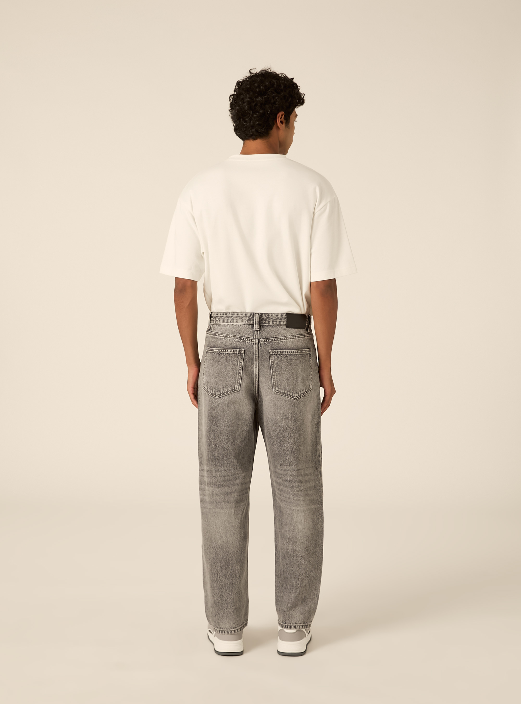Pantalone in denim tapered fit, D00G GREY