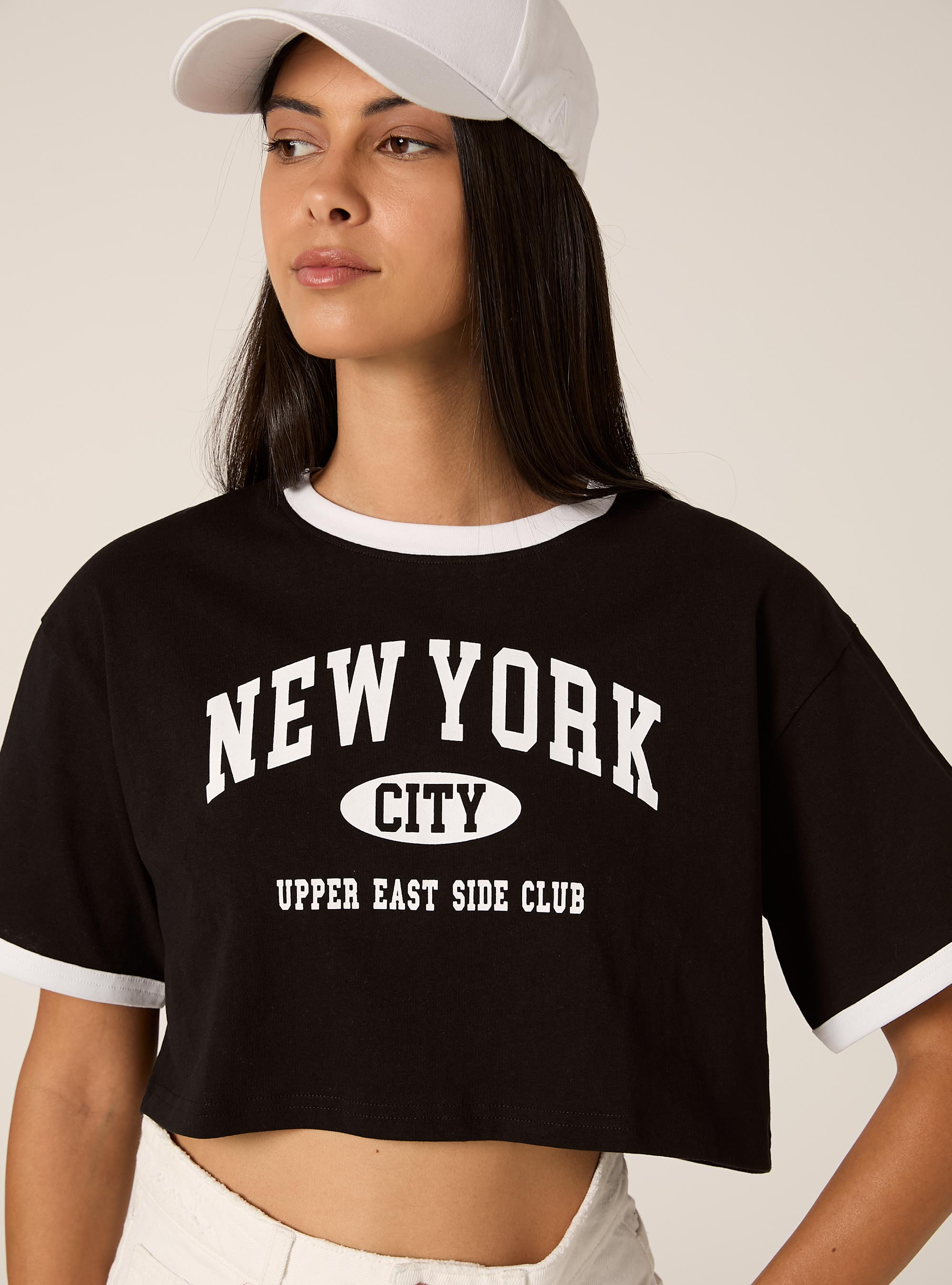Cropped-T-Shirt mit College-Print, BK1 BLACK
