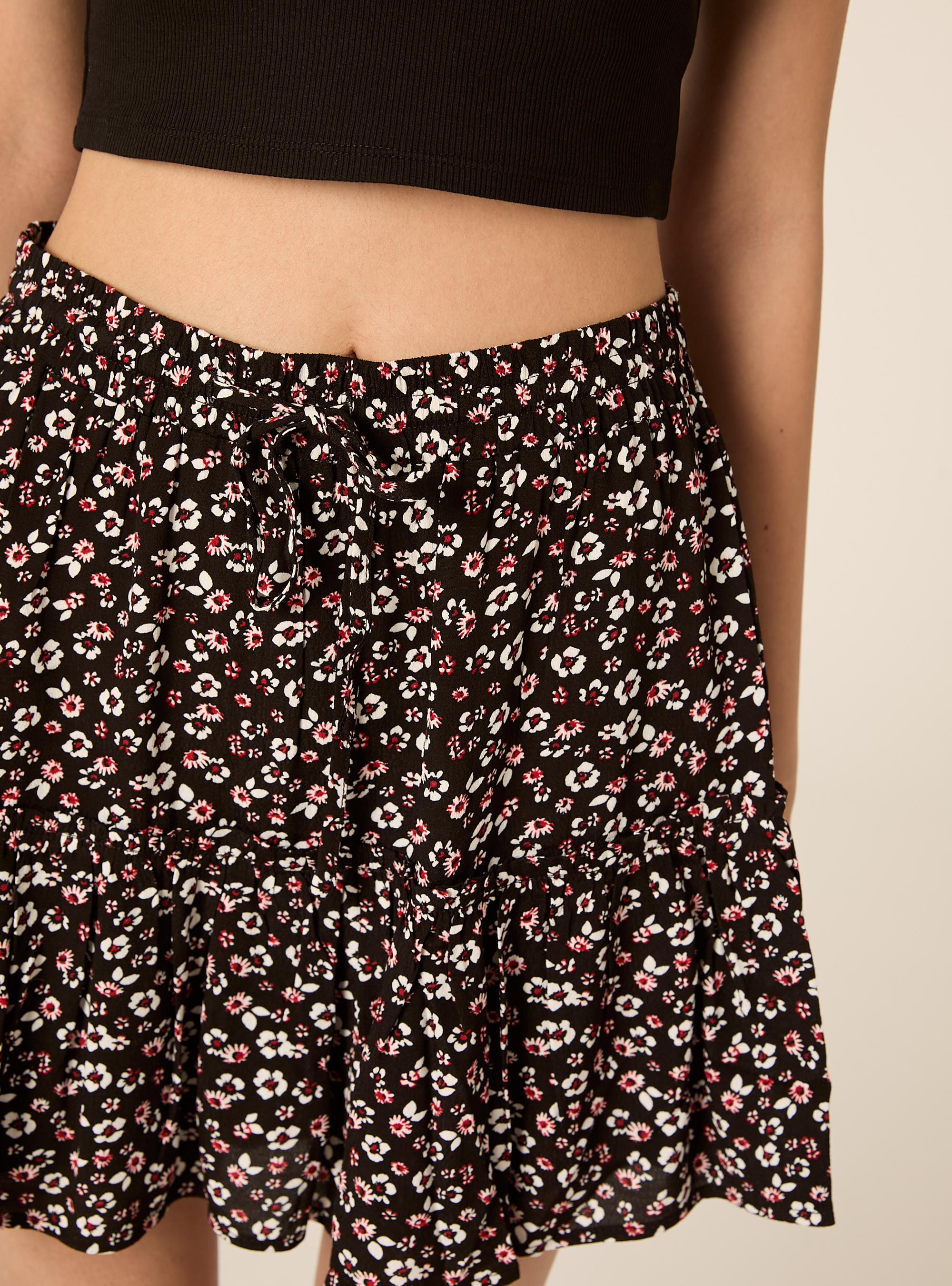 Gonna corta con fantasia floreale, BK1 BLACK