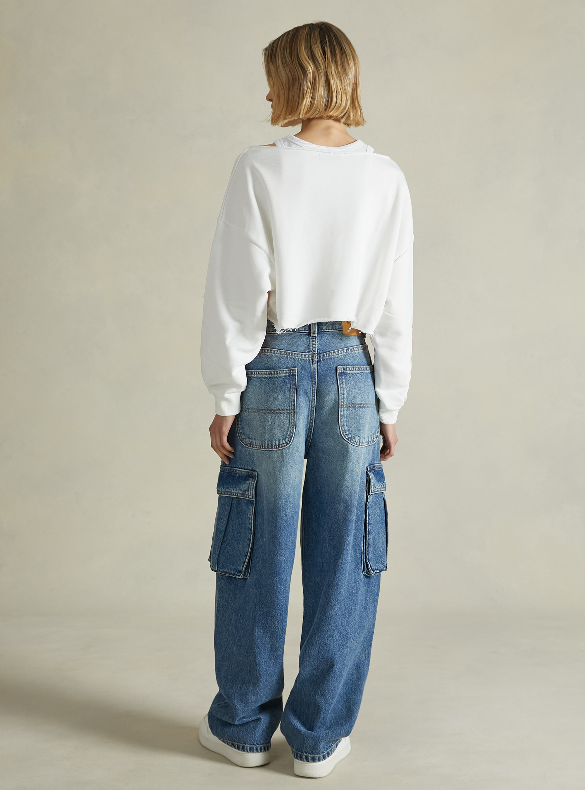 Sweatshirt court aux &eacute;paules d&eacute;nud&eacute;es, WH2 WHITE