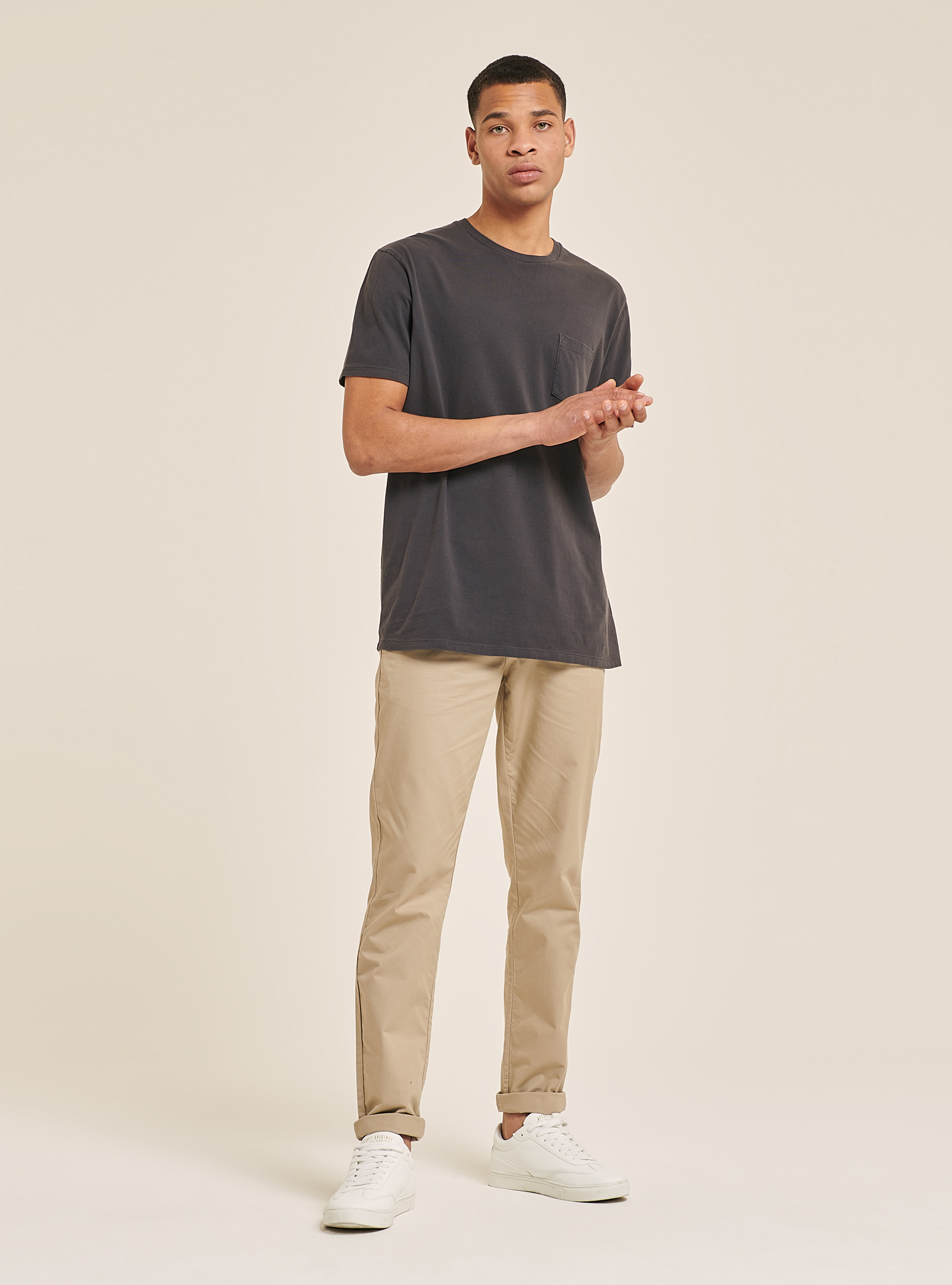 T-Shirt mit Rundhalsausschnitt und Brusttasche, GY1 GREY DARK