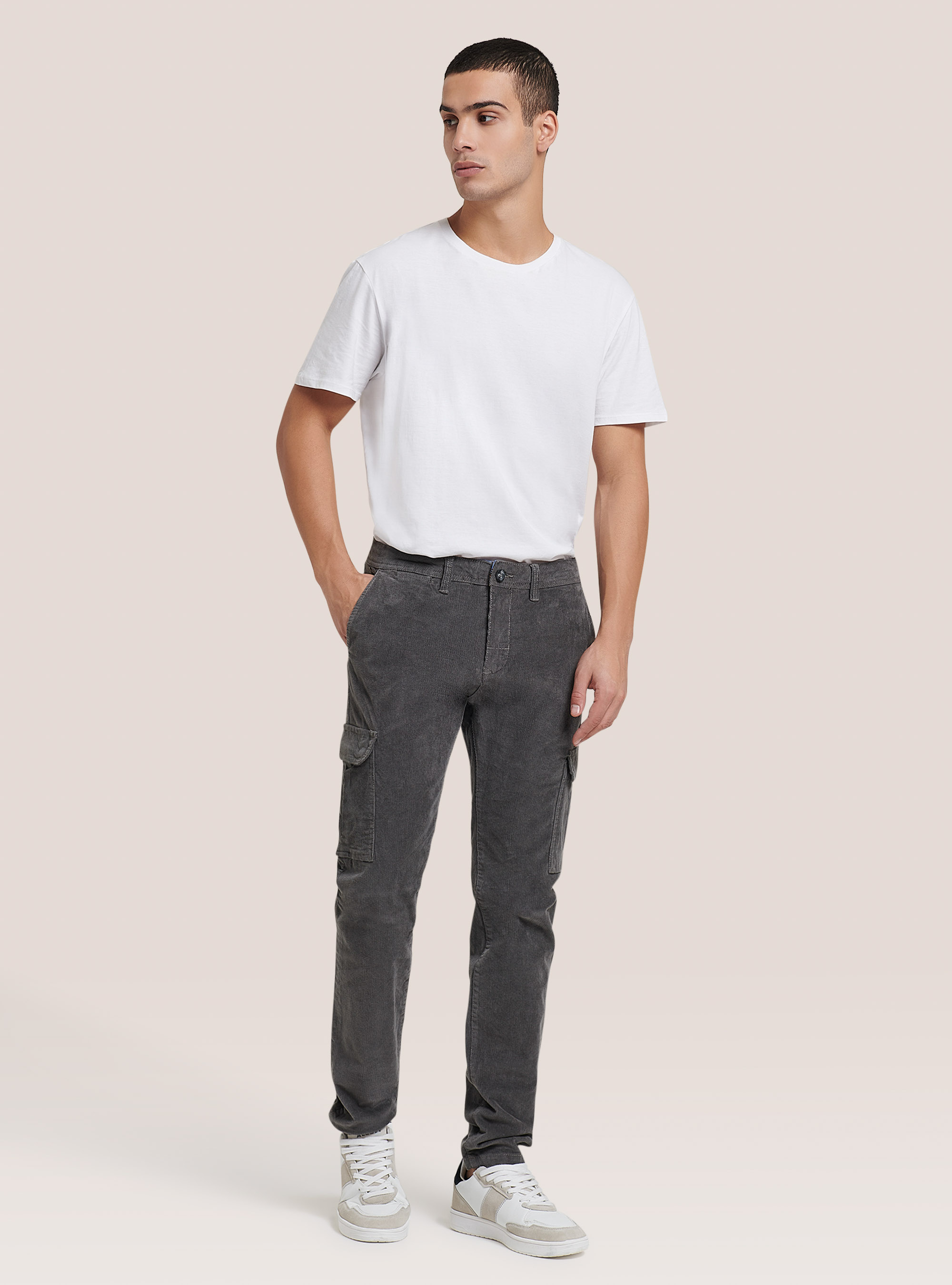 Chino treillis en velours à côtes, C563 SAND