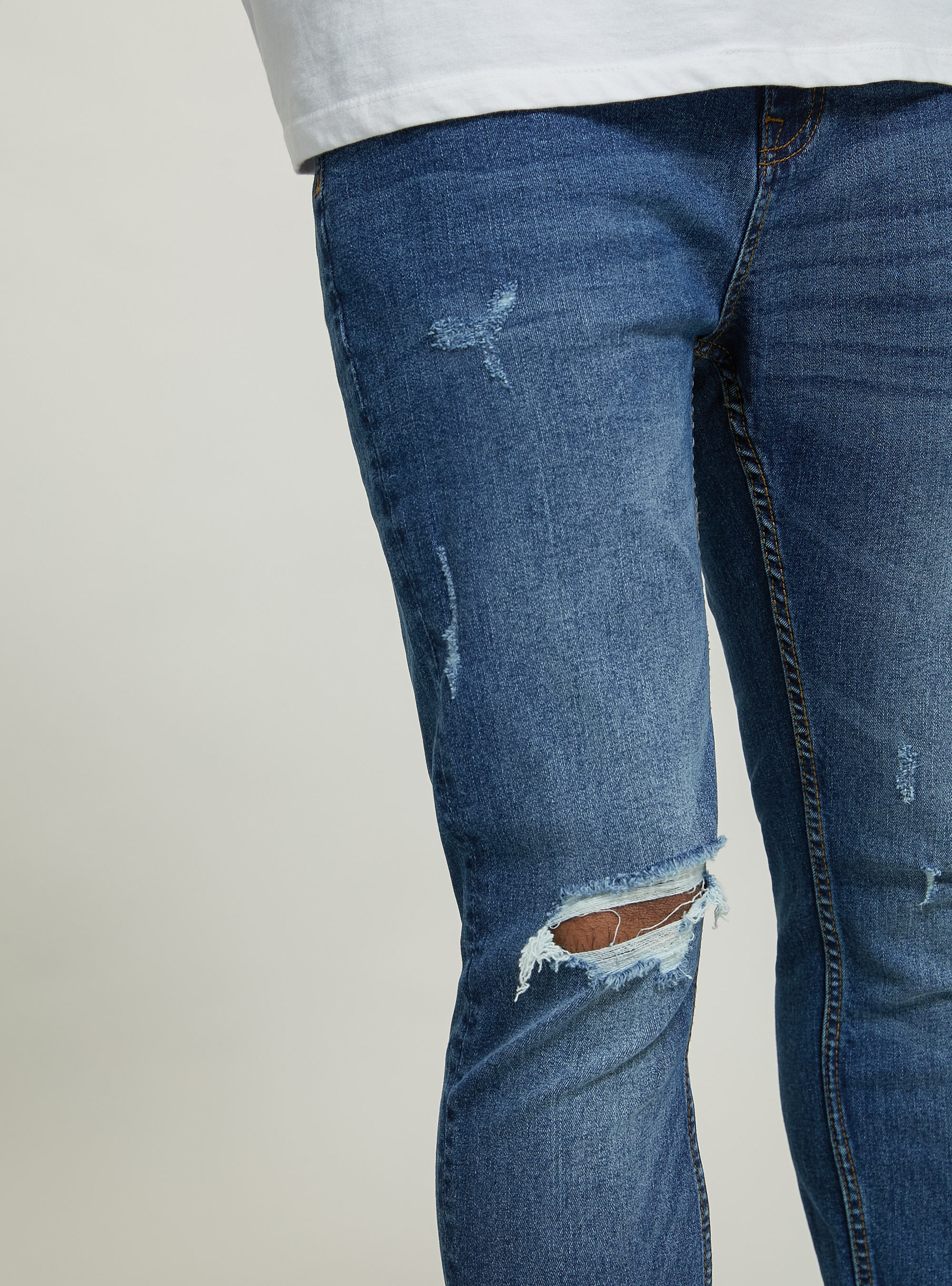 Stretch denim carrot fit jeans with rips, D003 MEDIUM BLUE