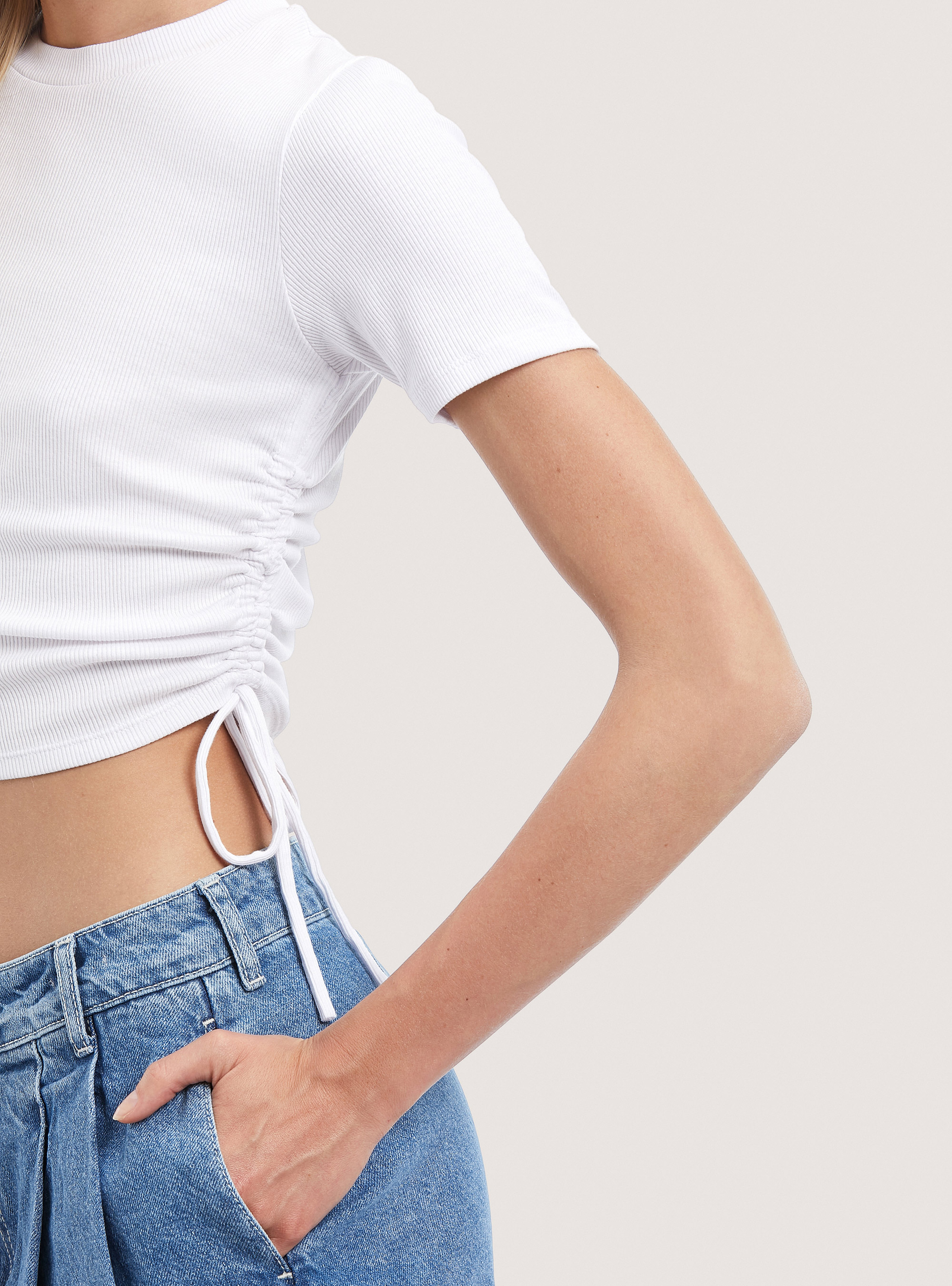 T-shirt with adjustable drawstring, WHITE