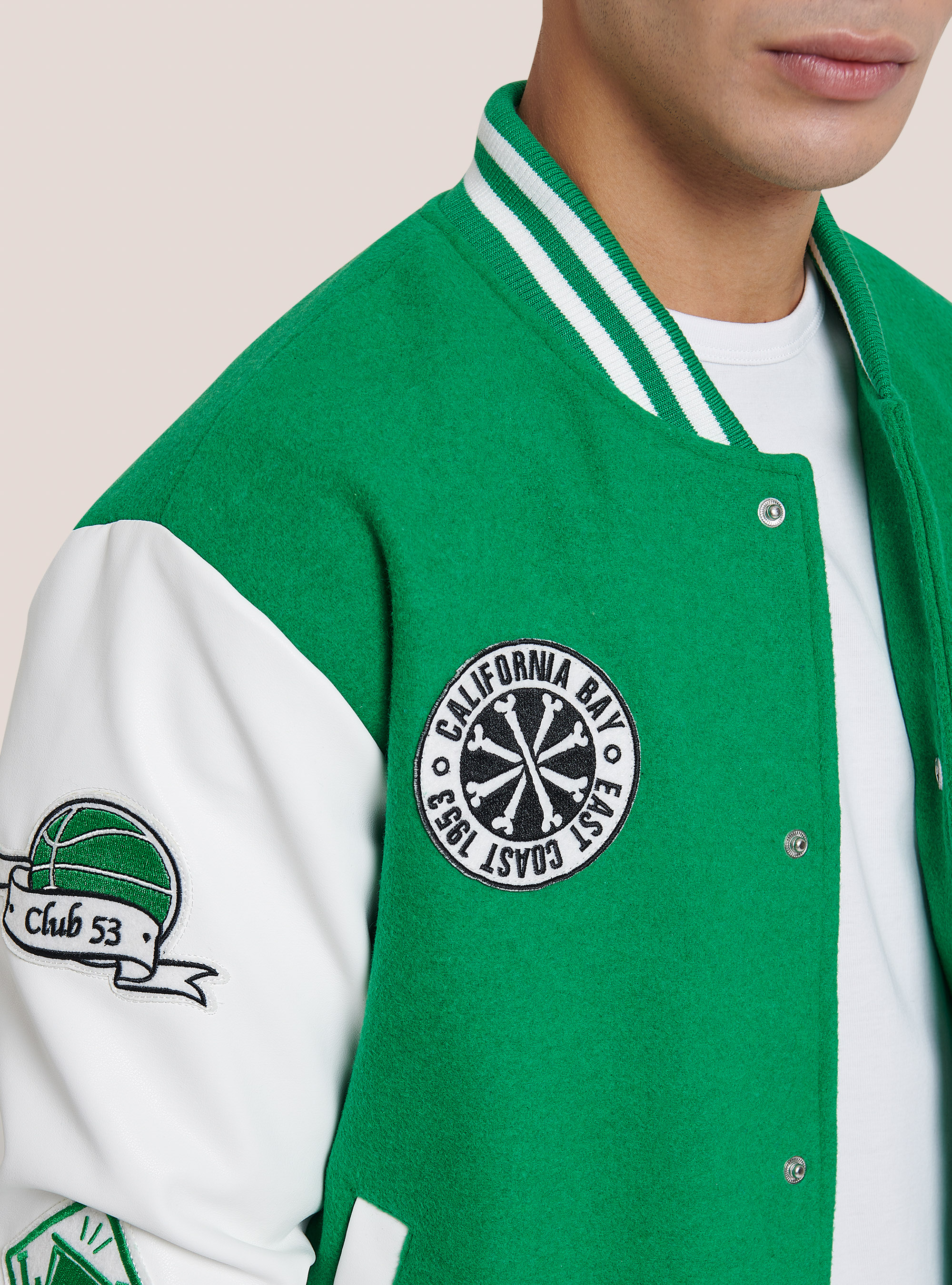 Bomber con maniche in ecopelle e patches, C0650 GREEN