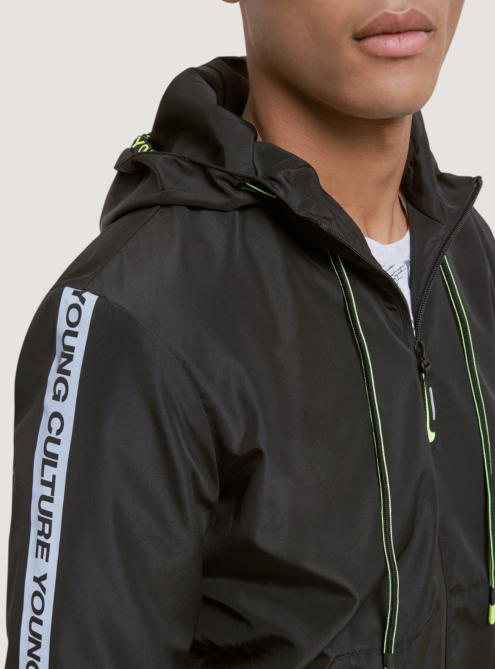 Giubbotto antivento con bande laterali reflective, BLACK