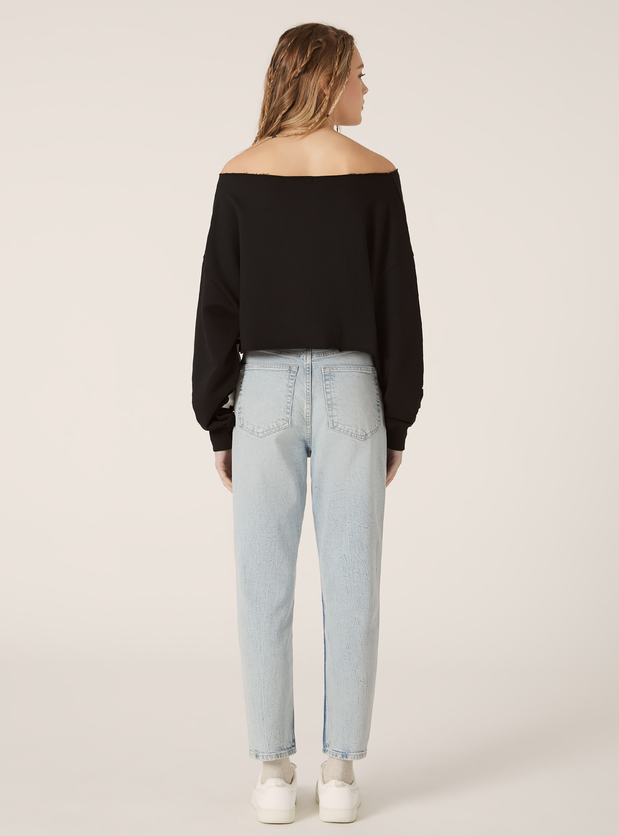 Sweatshirt court aux &eacute;paules d&eacute;nud&eacute;es, BK1 BLACK