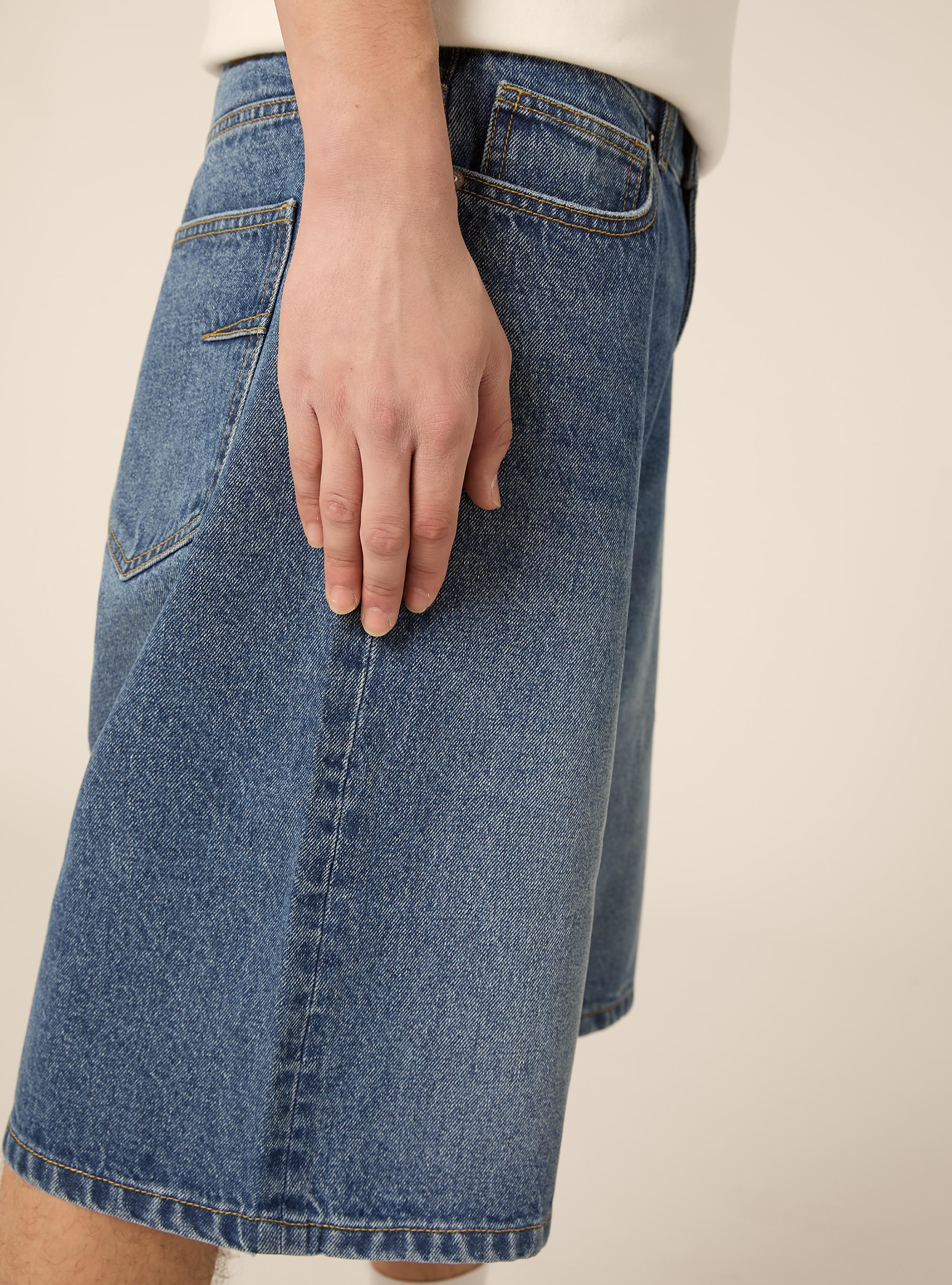 Bermuda jort fit  in denim, D003 MEDIUM BLUE