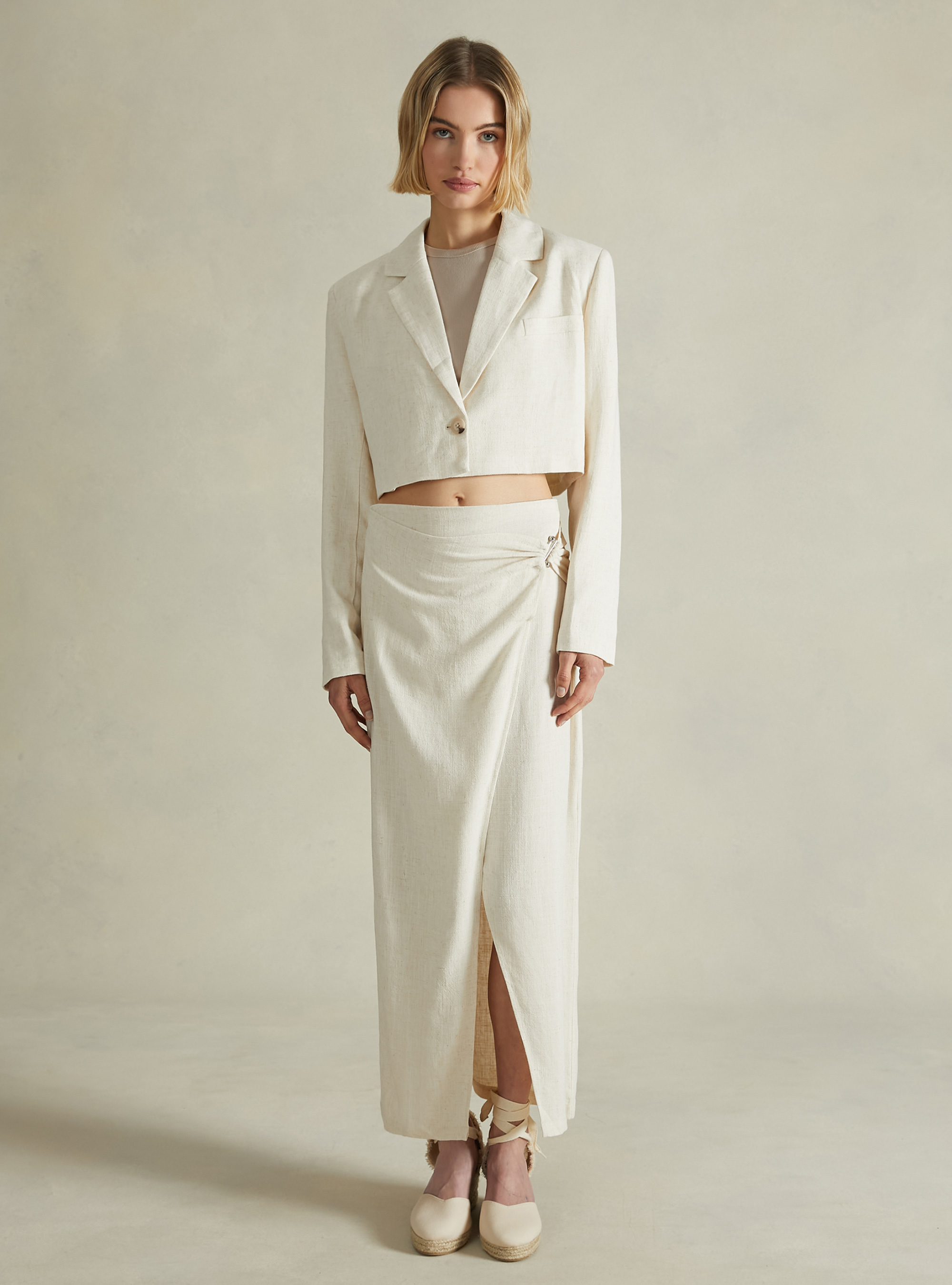 Cropped blazer in linen blend, BG3 BEIGE LIGHT