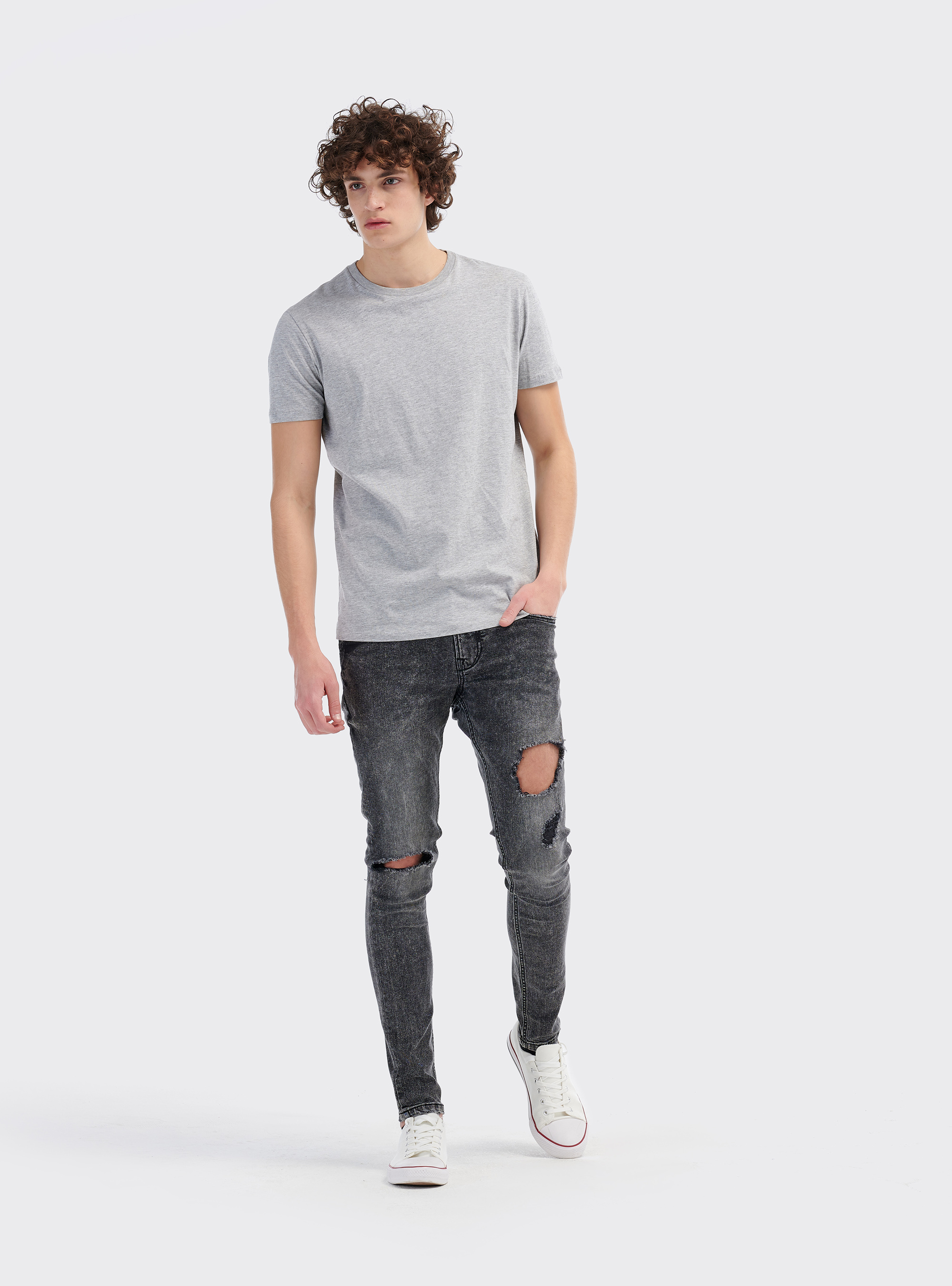 Jeans super skinny fit con strappi, NERO