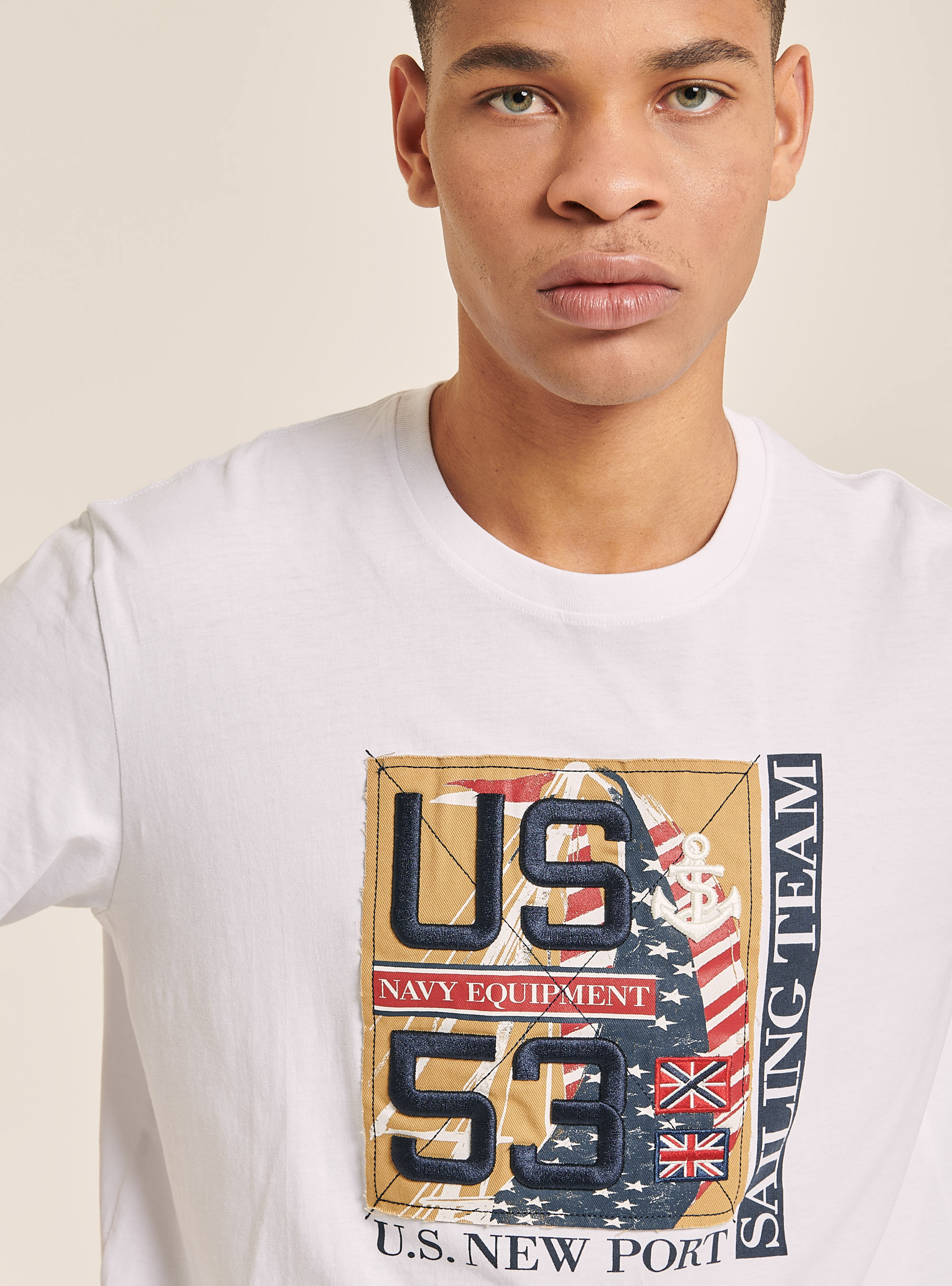 Camiseta de algod&oacute;n con bordado y estampado azul marino, BLANCO