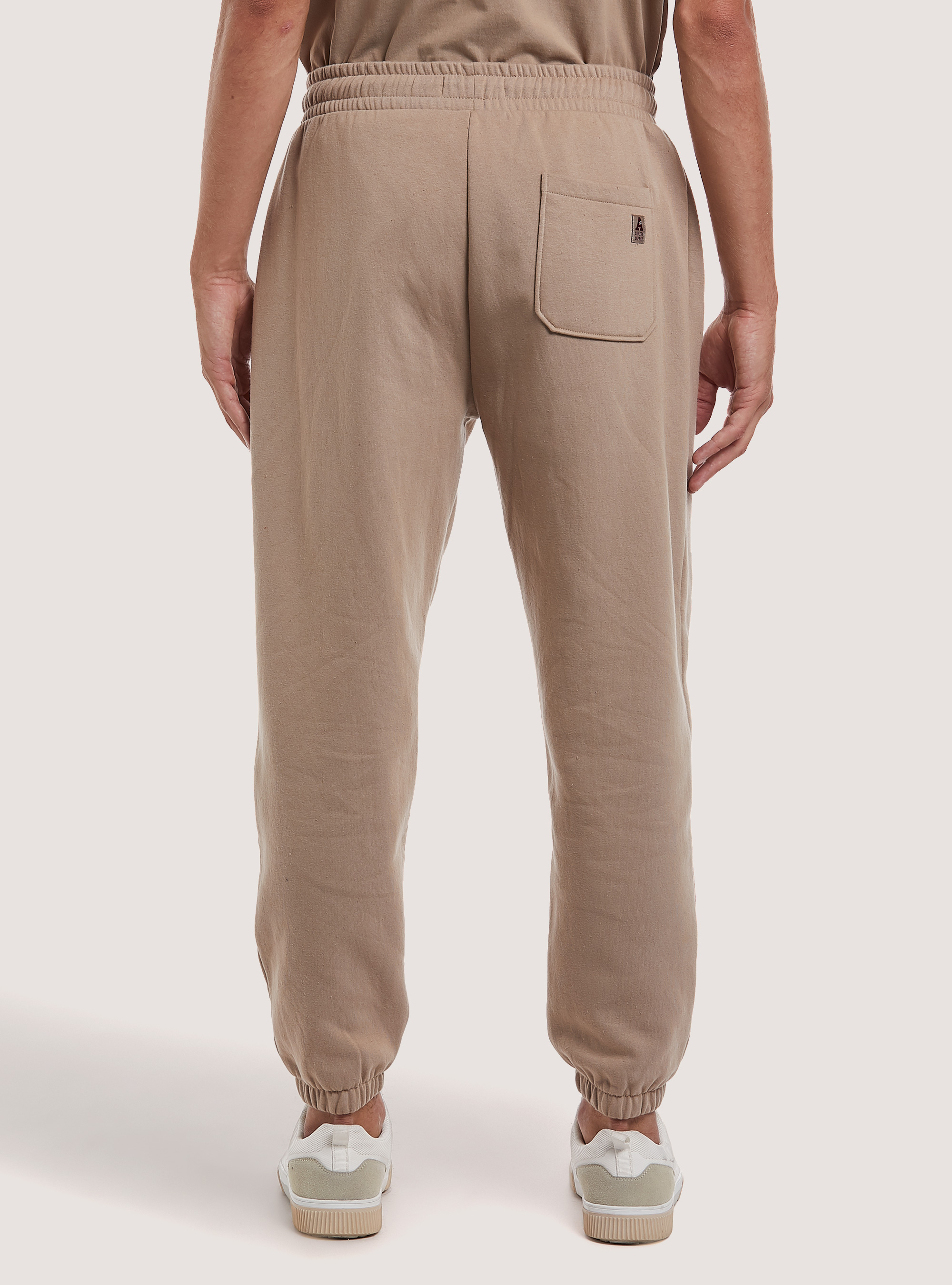 Pantalones jogger con parche universitario, BG3 BEIGE LIGHT