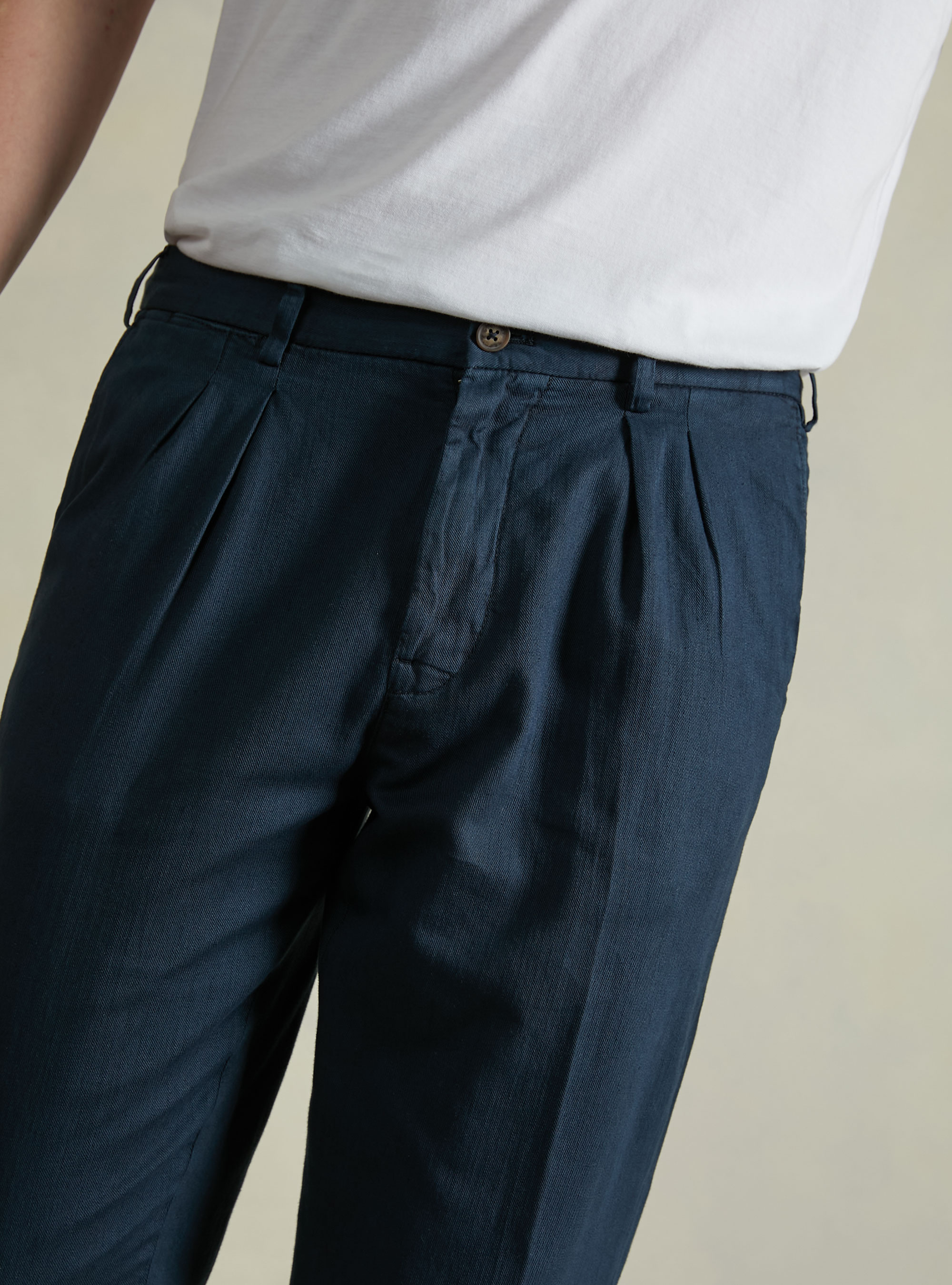 Linen-blend chinos with darts, NA1 NAVY DARK