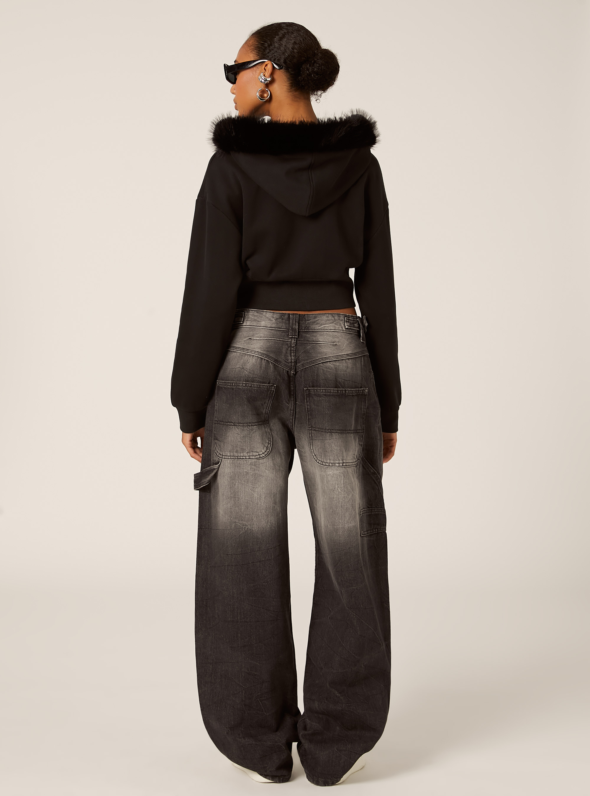 Sudadera corta con capucha de piel, BK1 BLACK