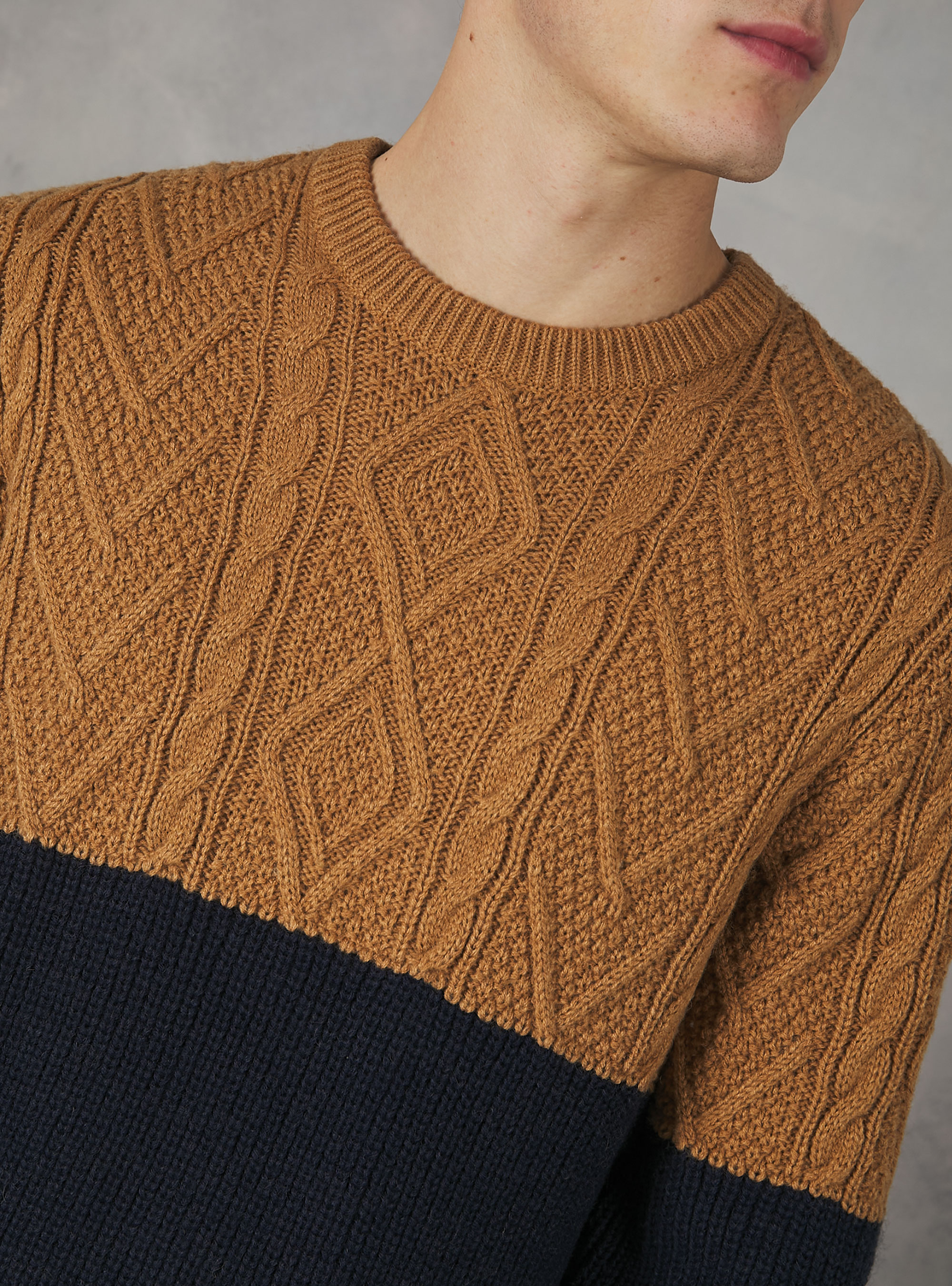 Pullover color block in misto lana con lavorazione a trecce, BG3 BEIGE LIGHT