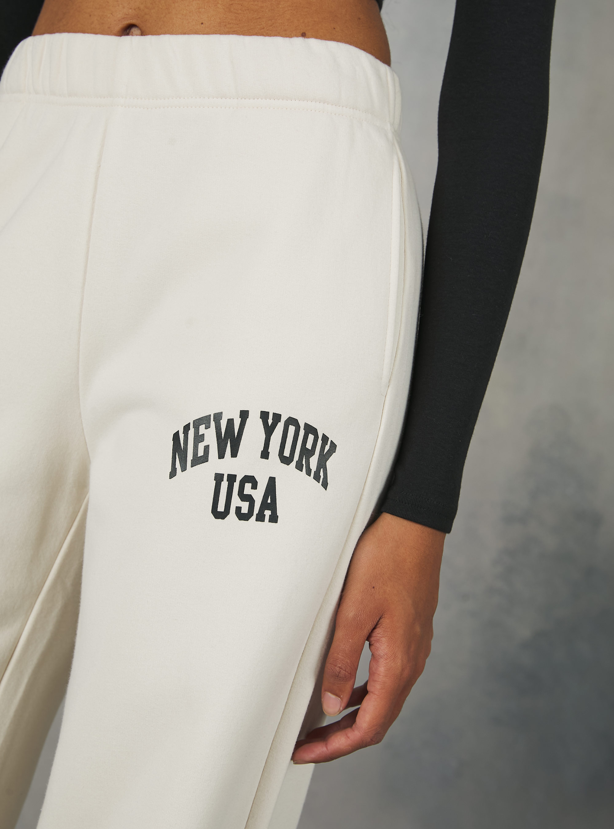 Jogger de pernera ancha college, CR2 CREAM MEDIUM