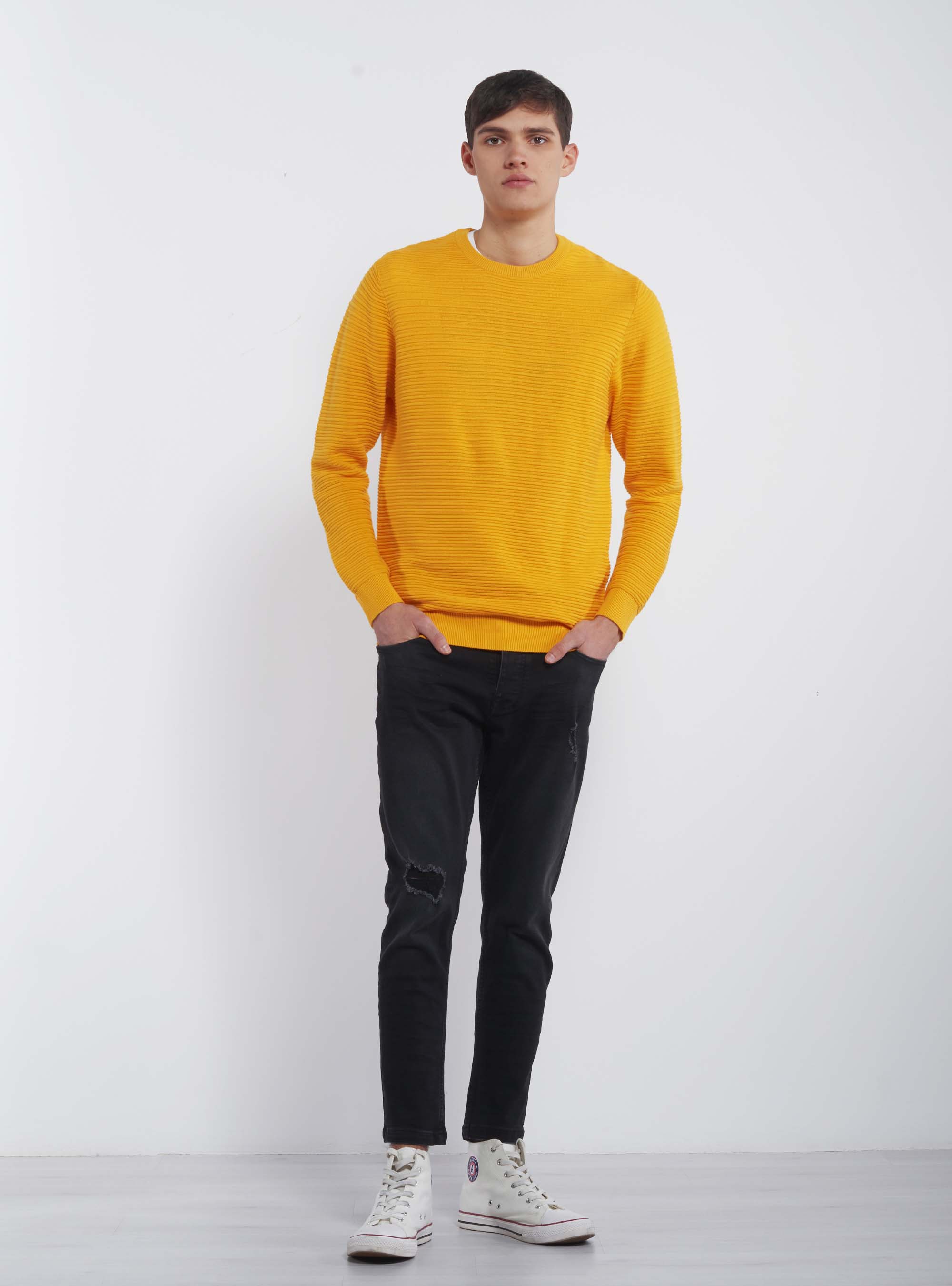 Basic Pullover mit Rundhalsausschnitt aus strukturiertem Strick, C7747 YELLOW