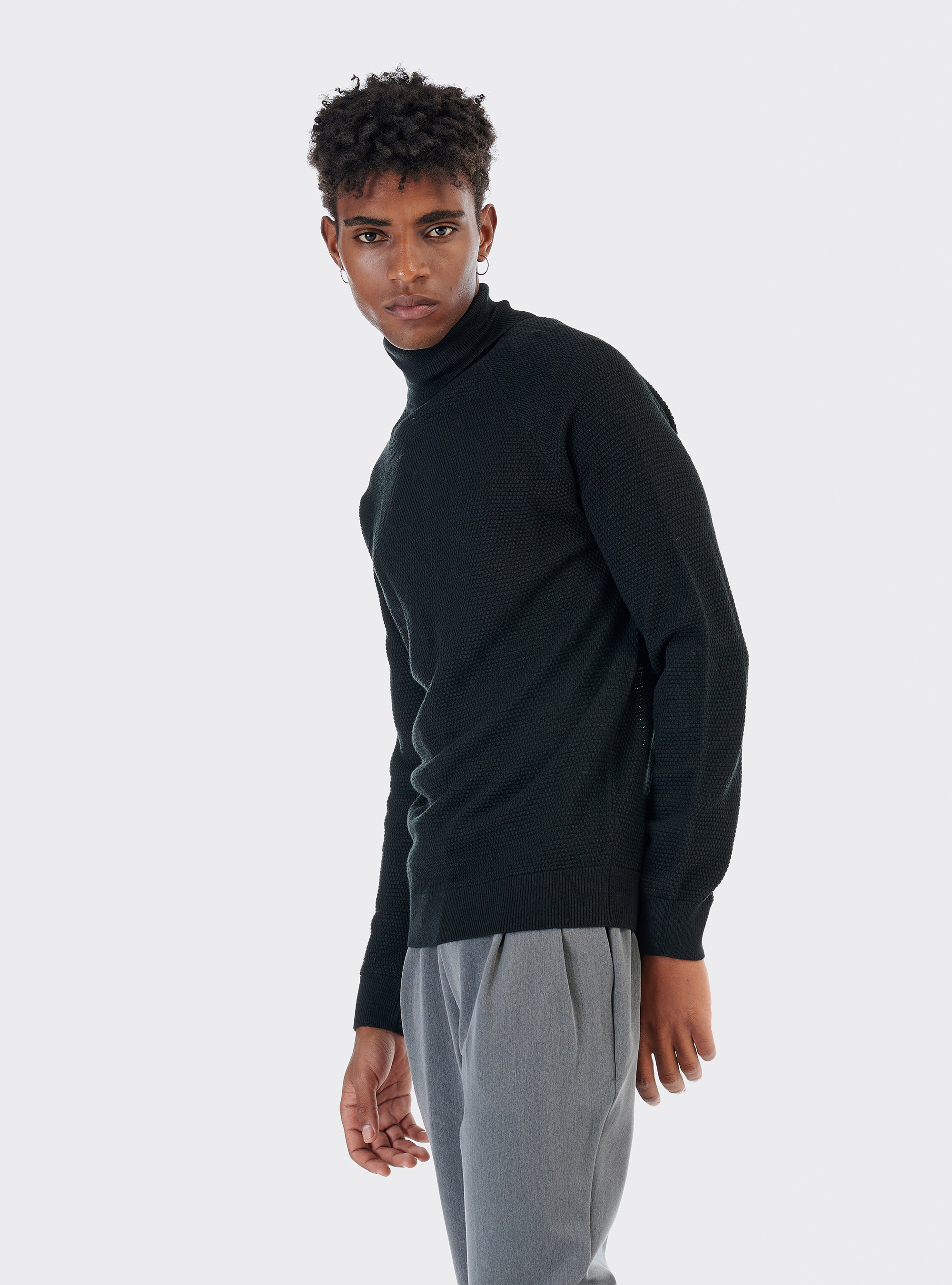 Pull col montant avec point de riz en laine mélangée, C101 BLACK