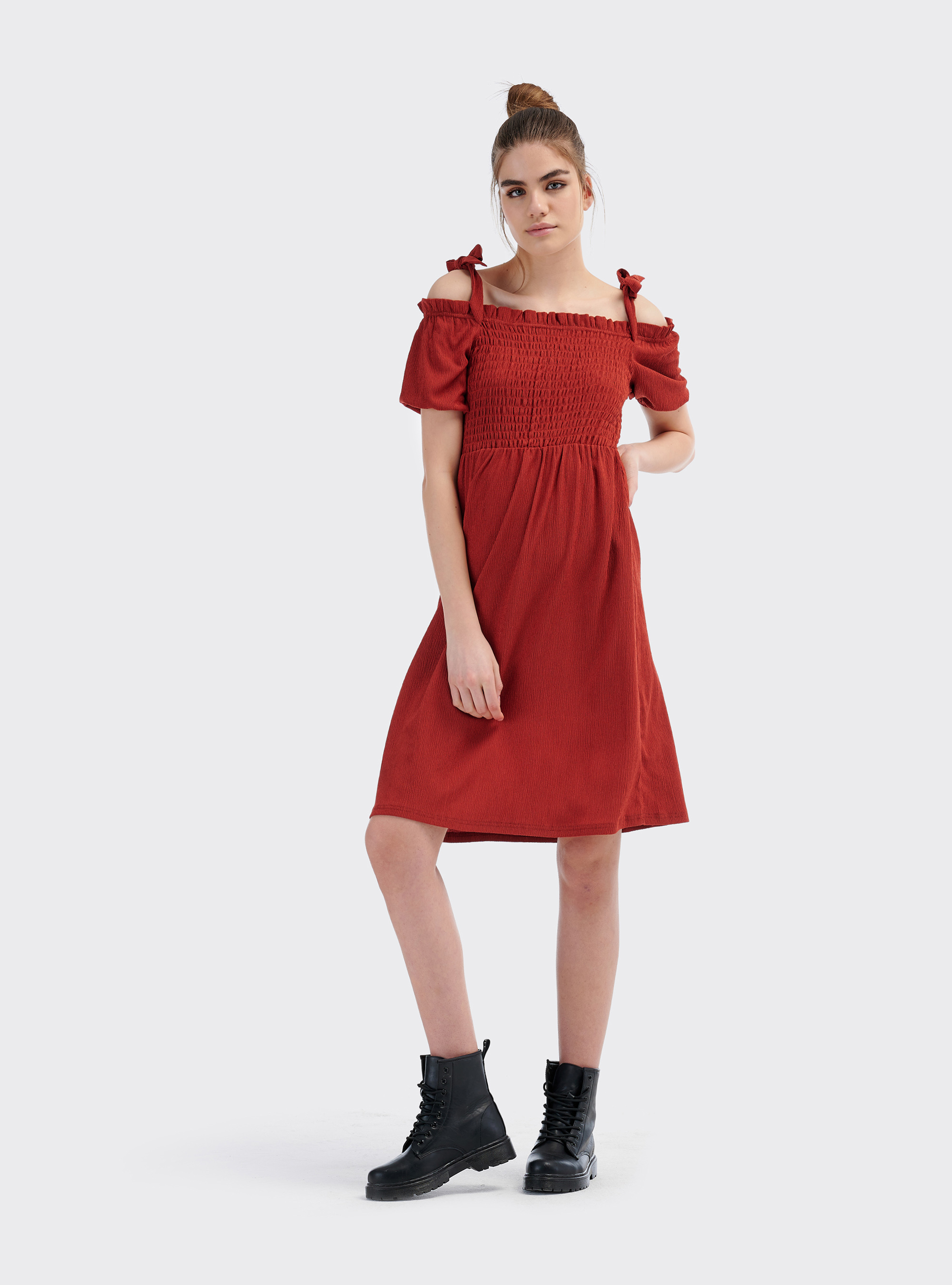 Vestito midi spalle scoperte e maniche corte a sbuffo, RUGGINE