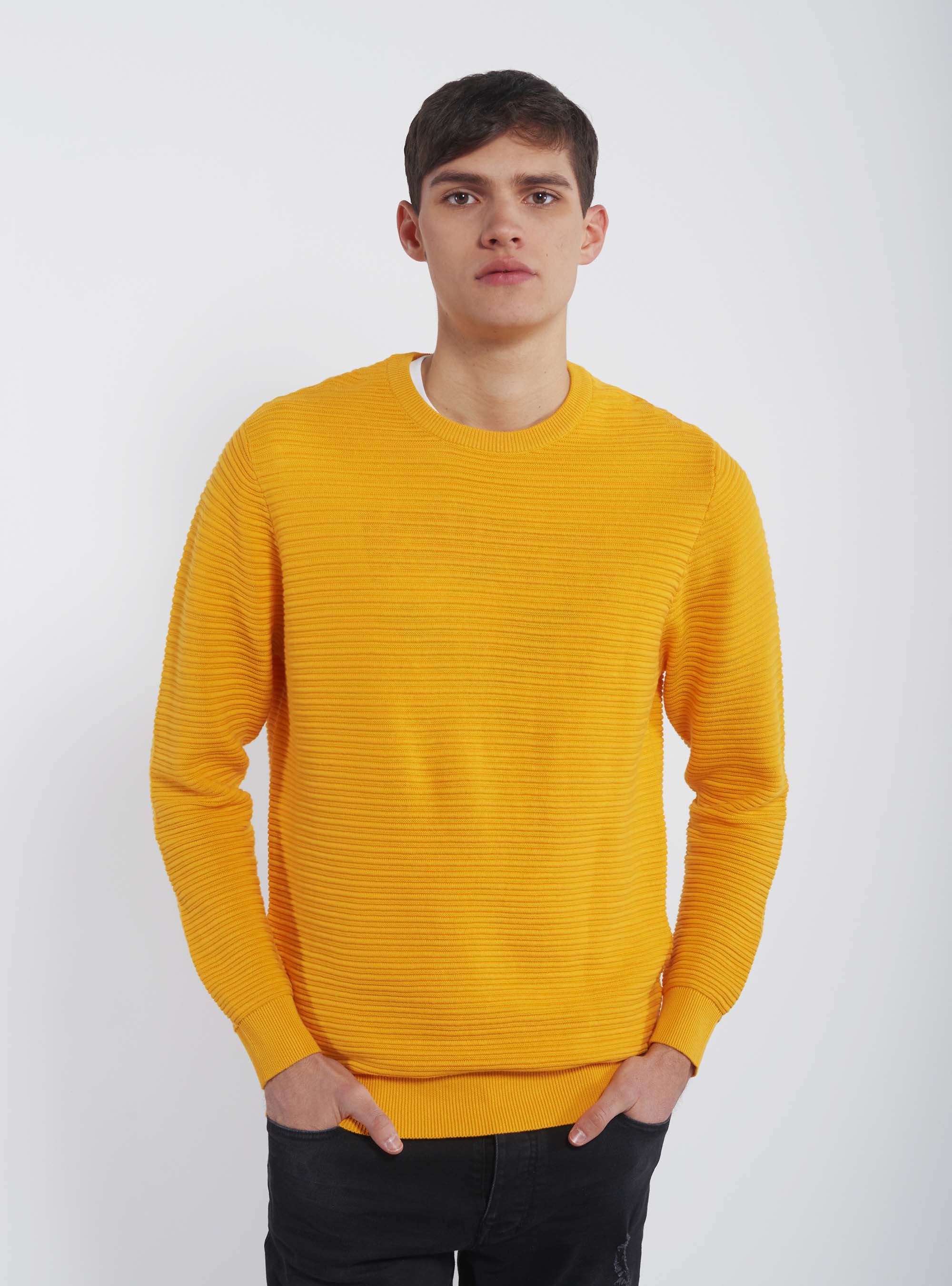 Basic Pullover mit Rundhalsausschnitt aus strukturiertem Strick, C7747 YELLOW