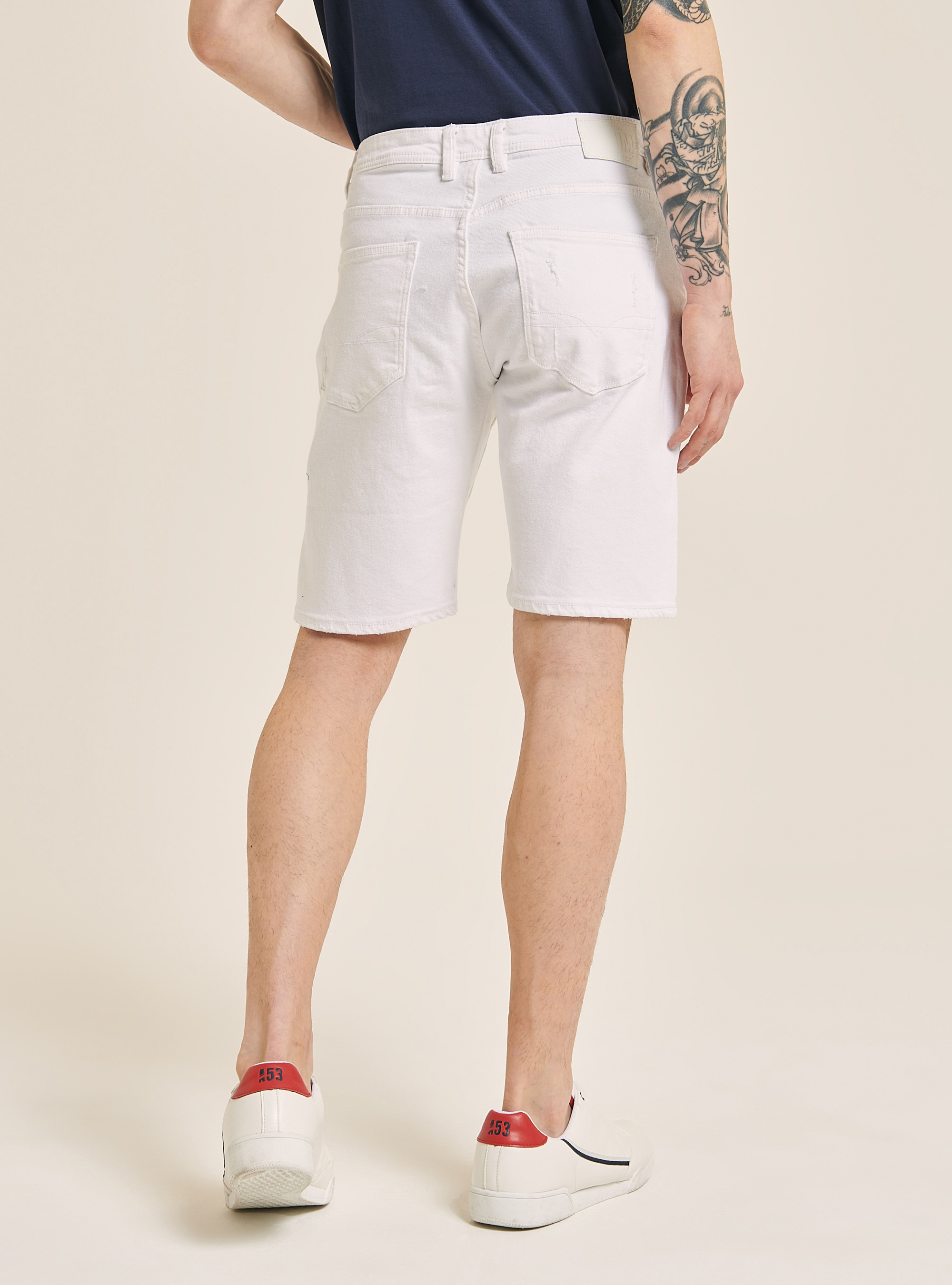 Bermuda en denim stretch &agrave; coupe &eacute;troite, C099 WHITE