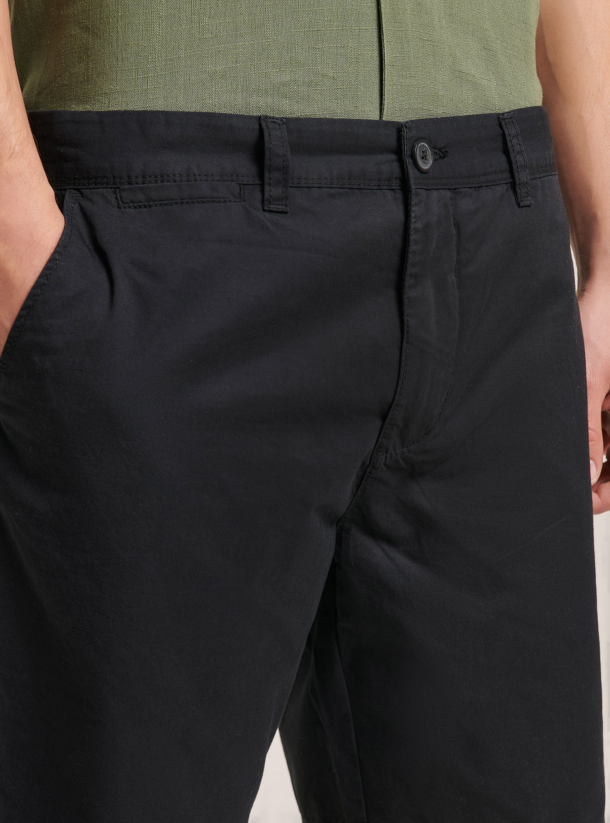 Bermudas de sarga de ajuste liso, BK1 BLACK