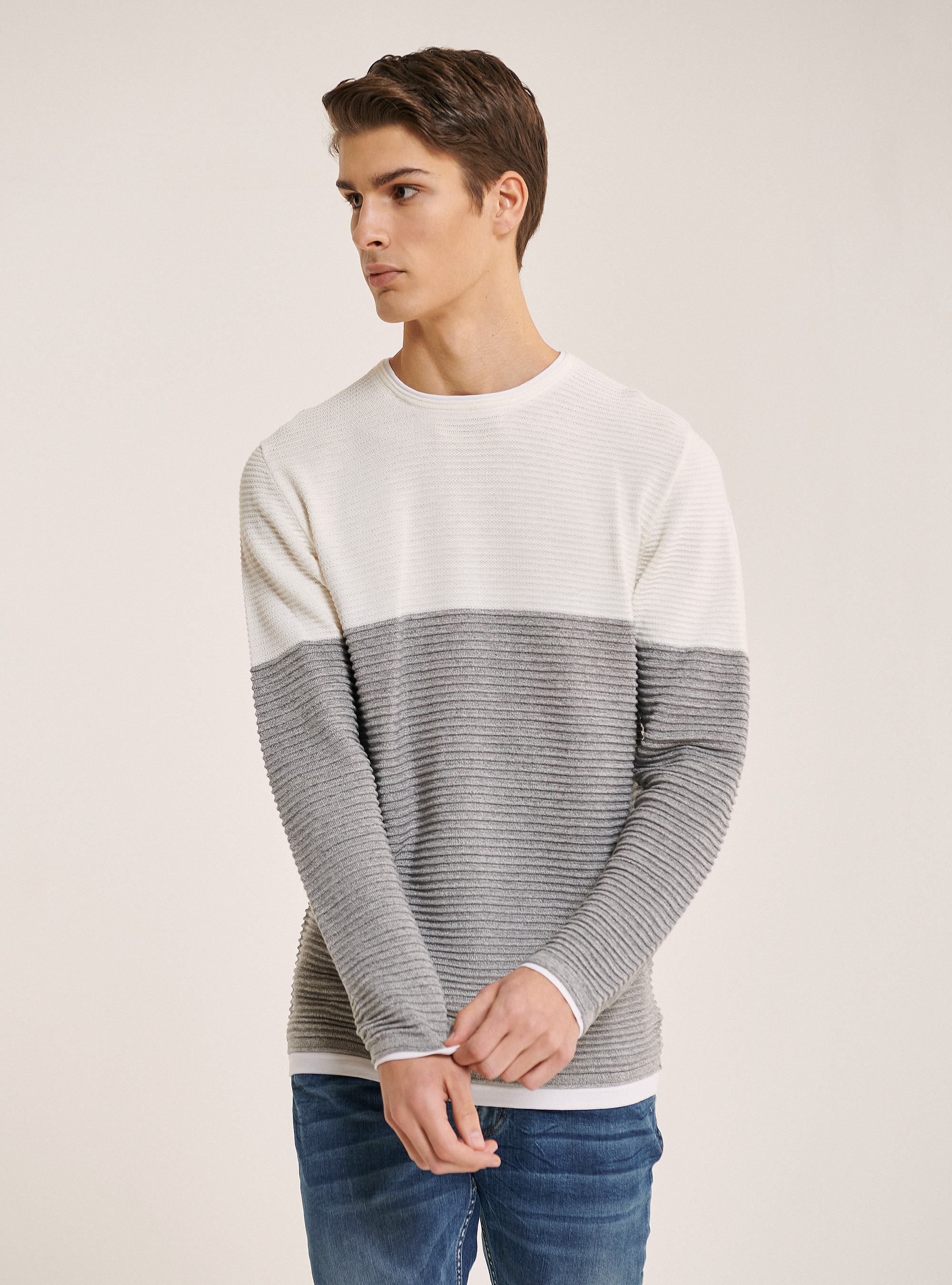 Rolling neck pullover with t-shirt details, WHITE