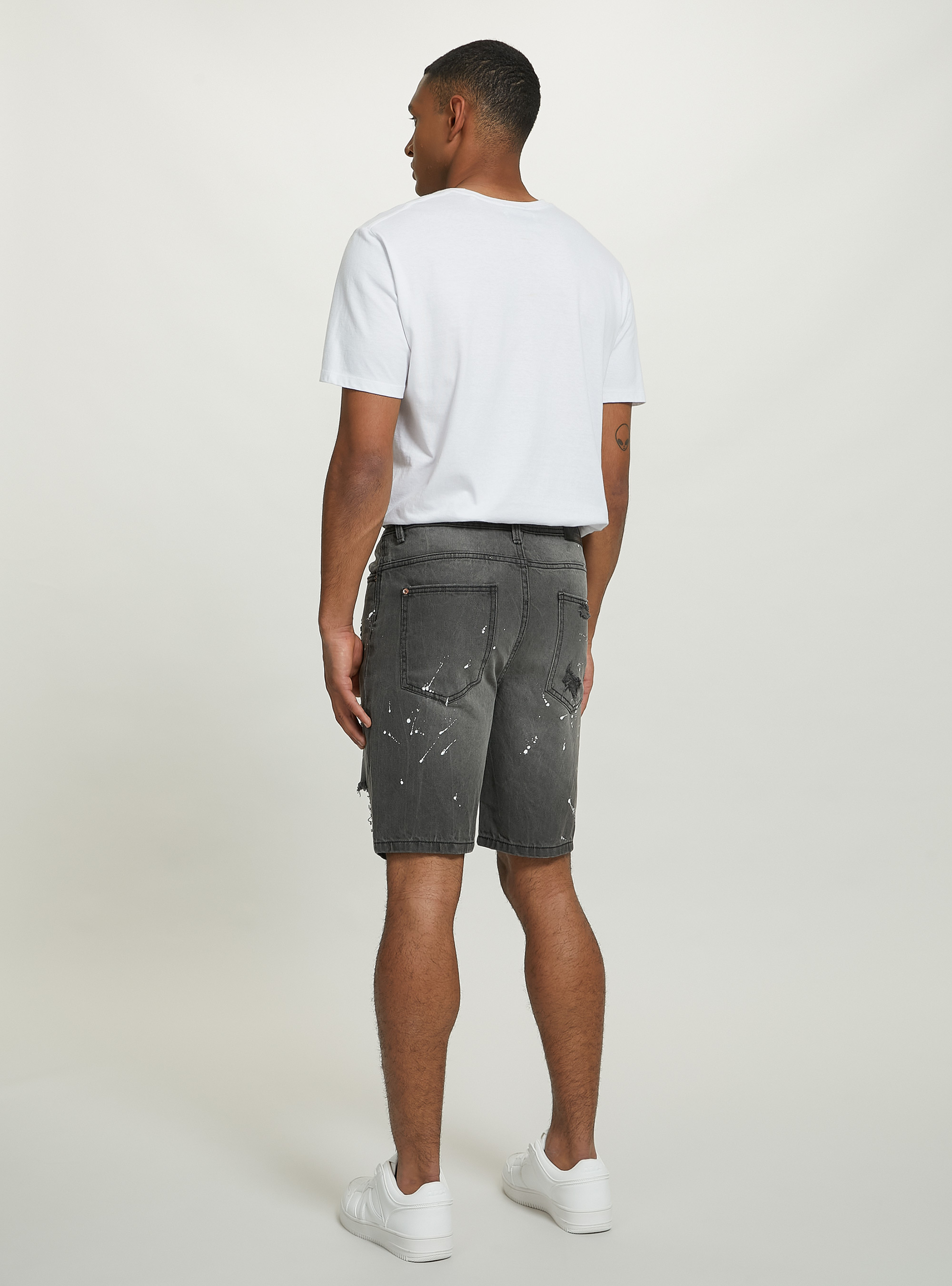 Bermudashorts aus Stretch-Denim in schmaler Passform, D000 BLACK