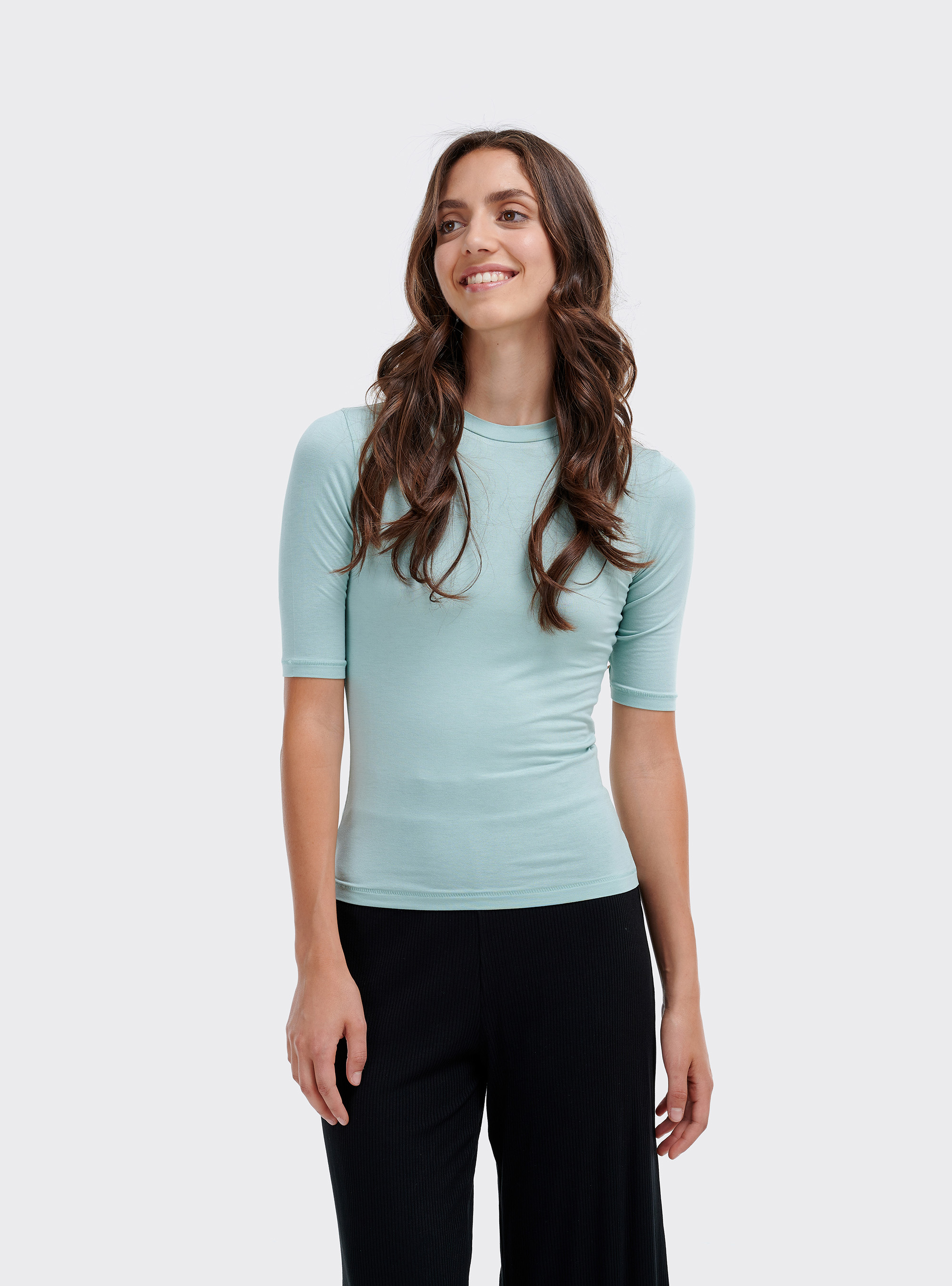 T-shirt essentiel en tissu viscose stretch doux, C297 GREEN