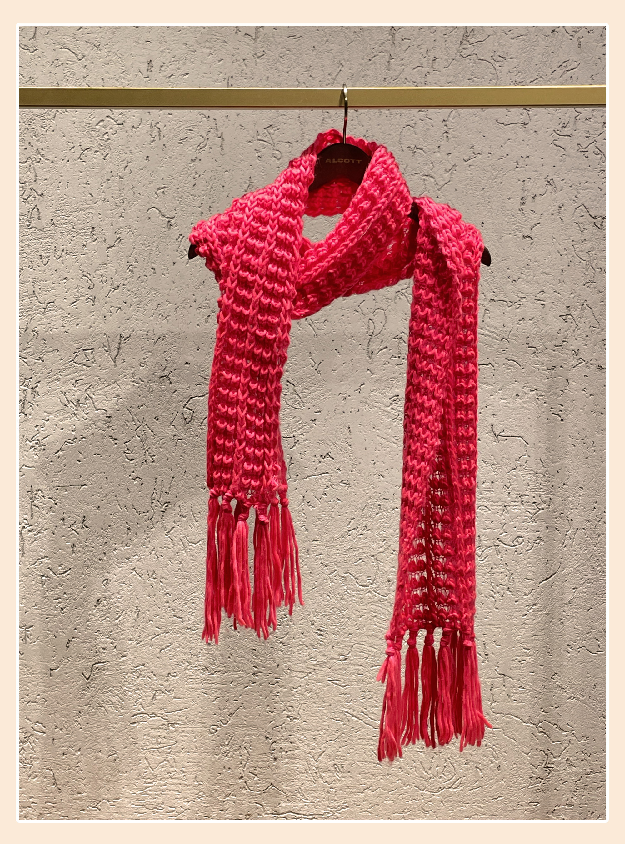Scarf with fringes, FUXIA