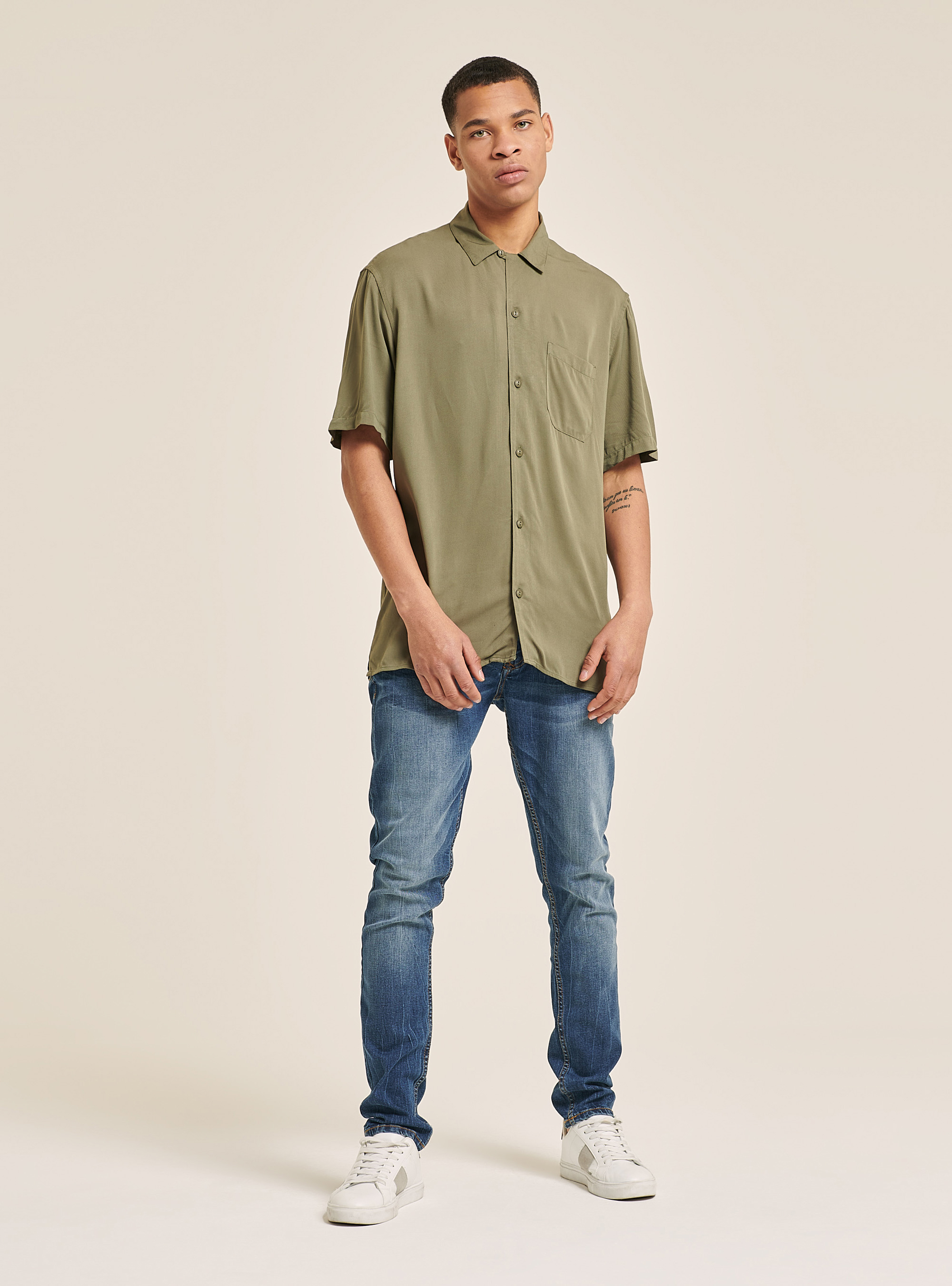 Short sleeve shirt with bowling collar, C6601 KAKY