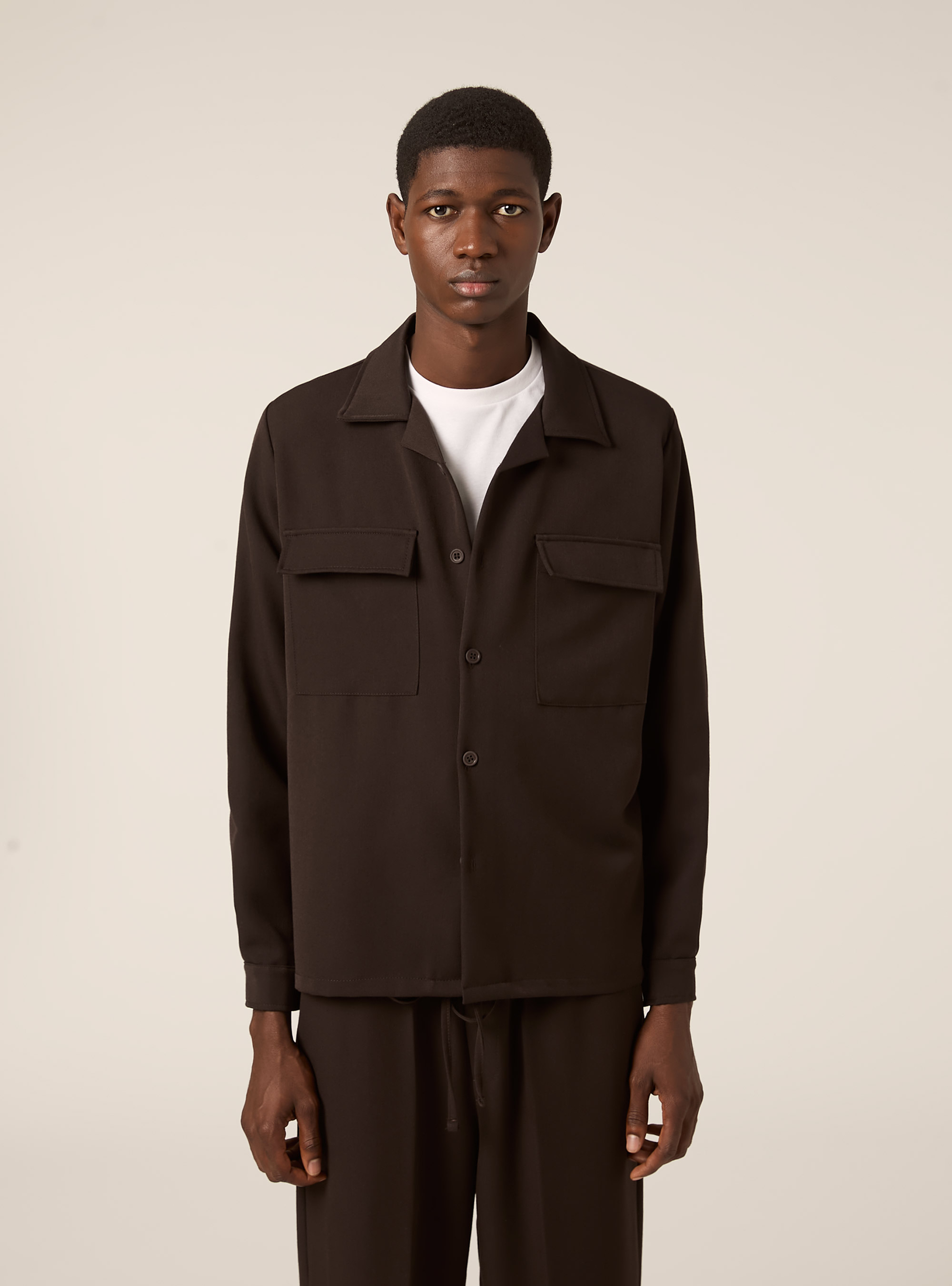 Camicia basic con tasconi, BR1 BROWN DARK