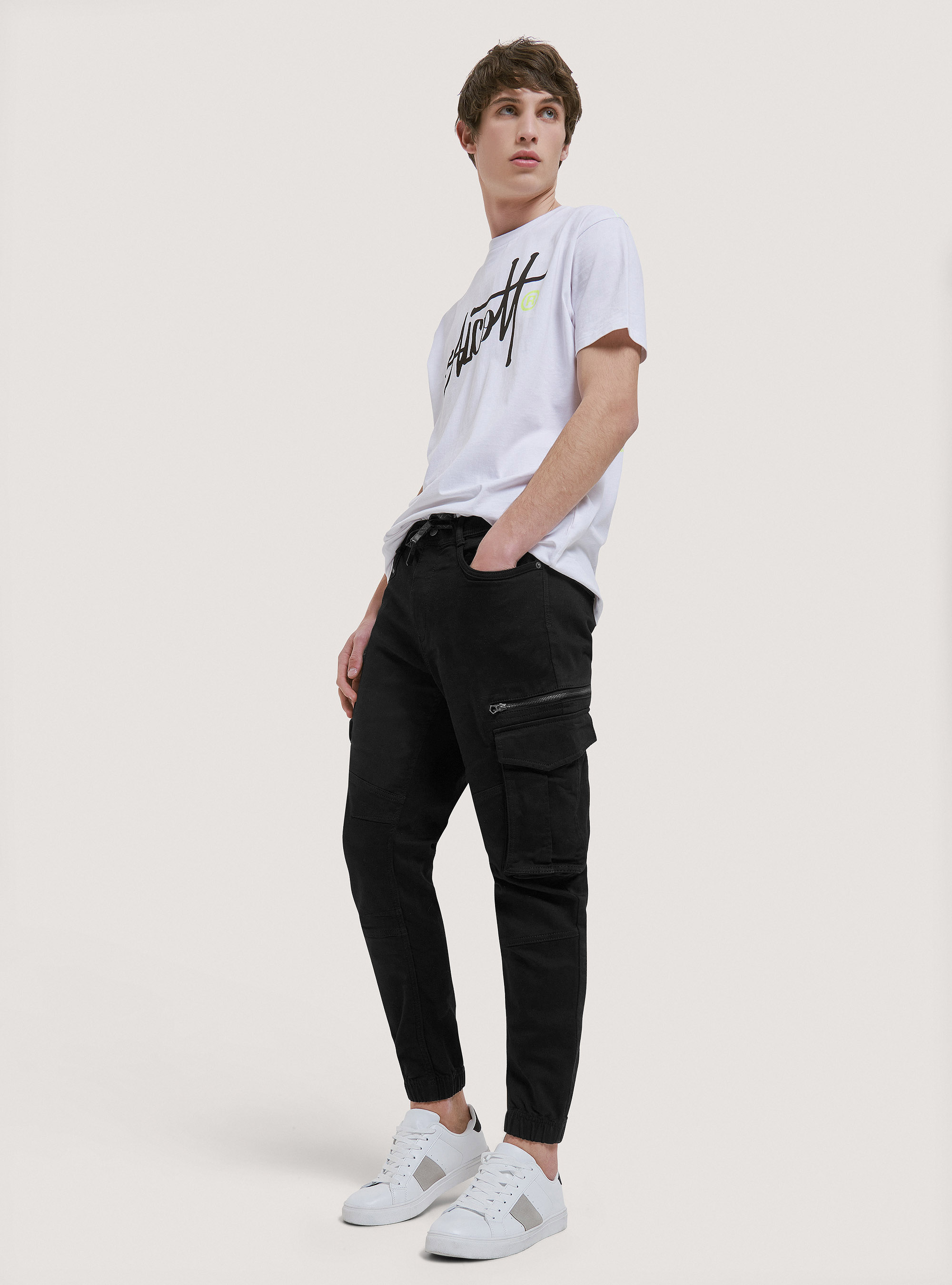 Cargo trousers with drawstring and chain, BLACK