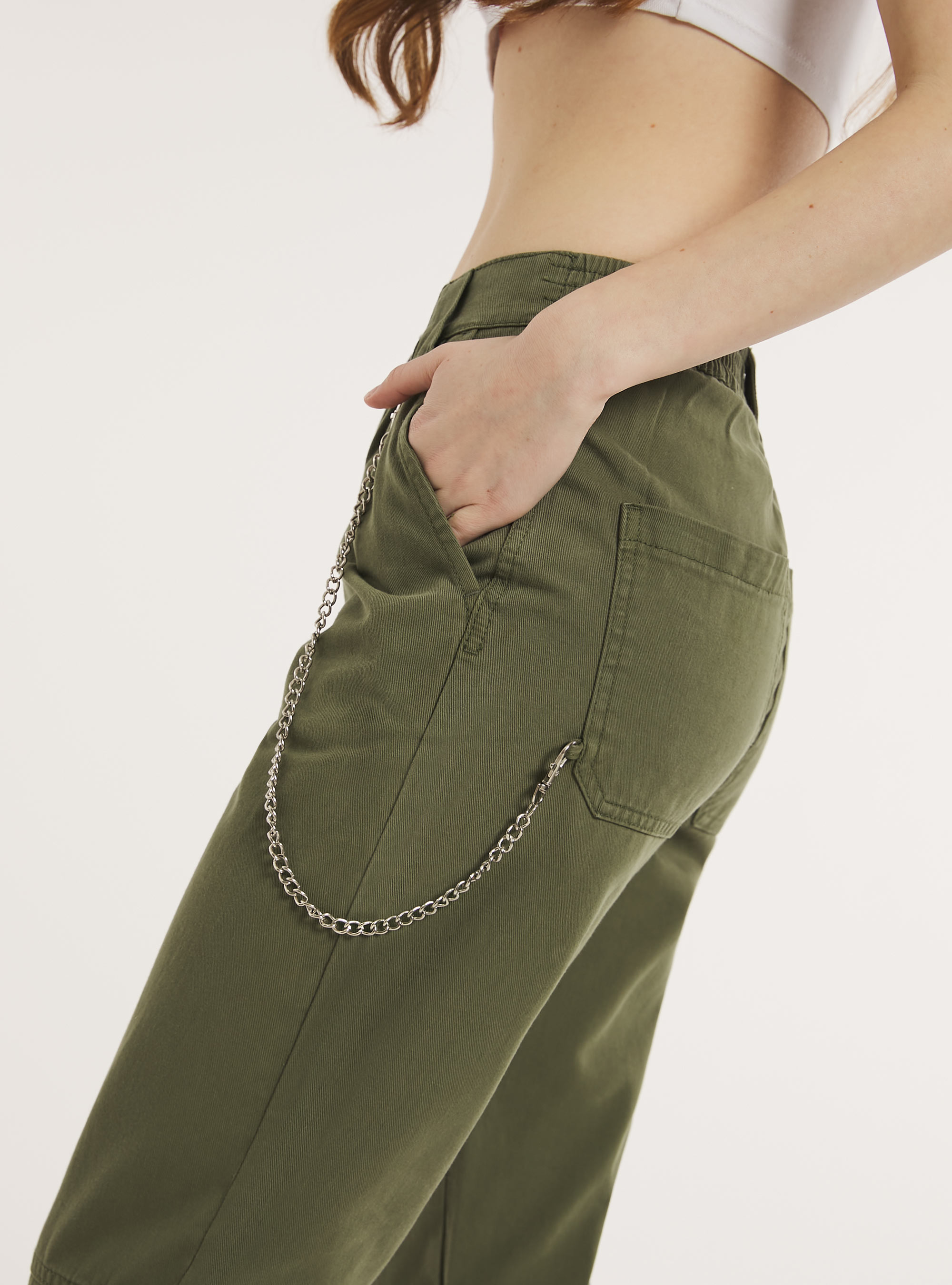 Jogger trousers with chain
