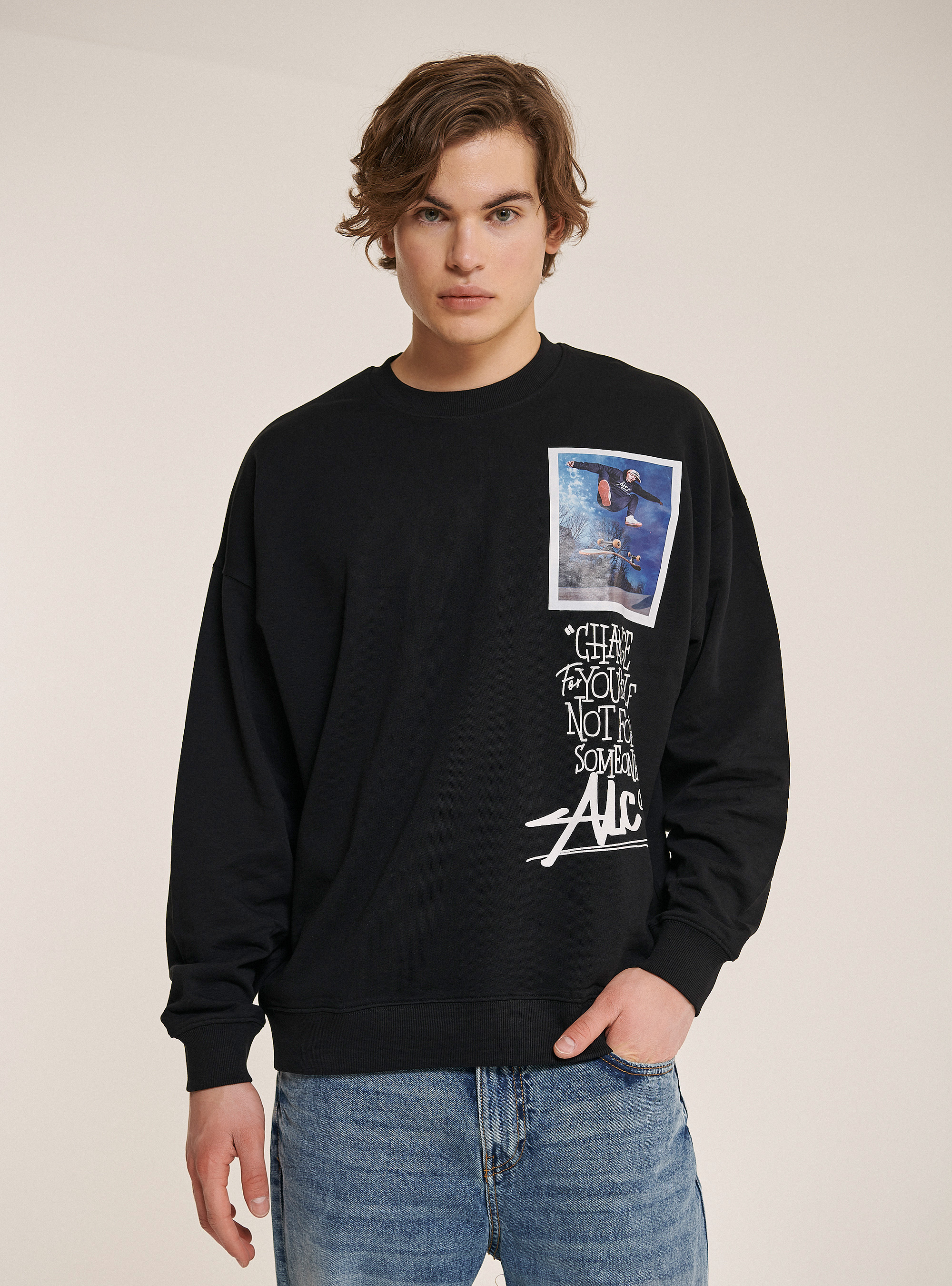 Crewneck sweatshirt with graphic print, BLACK