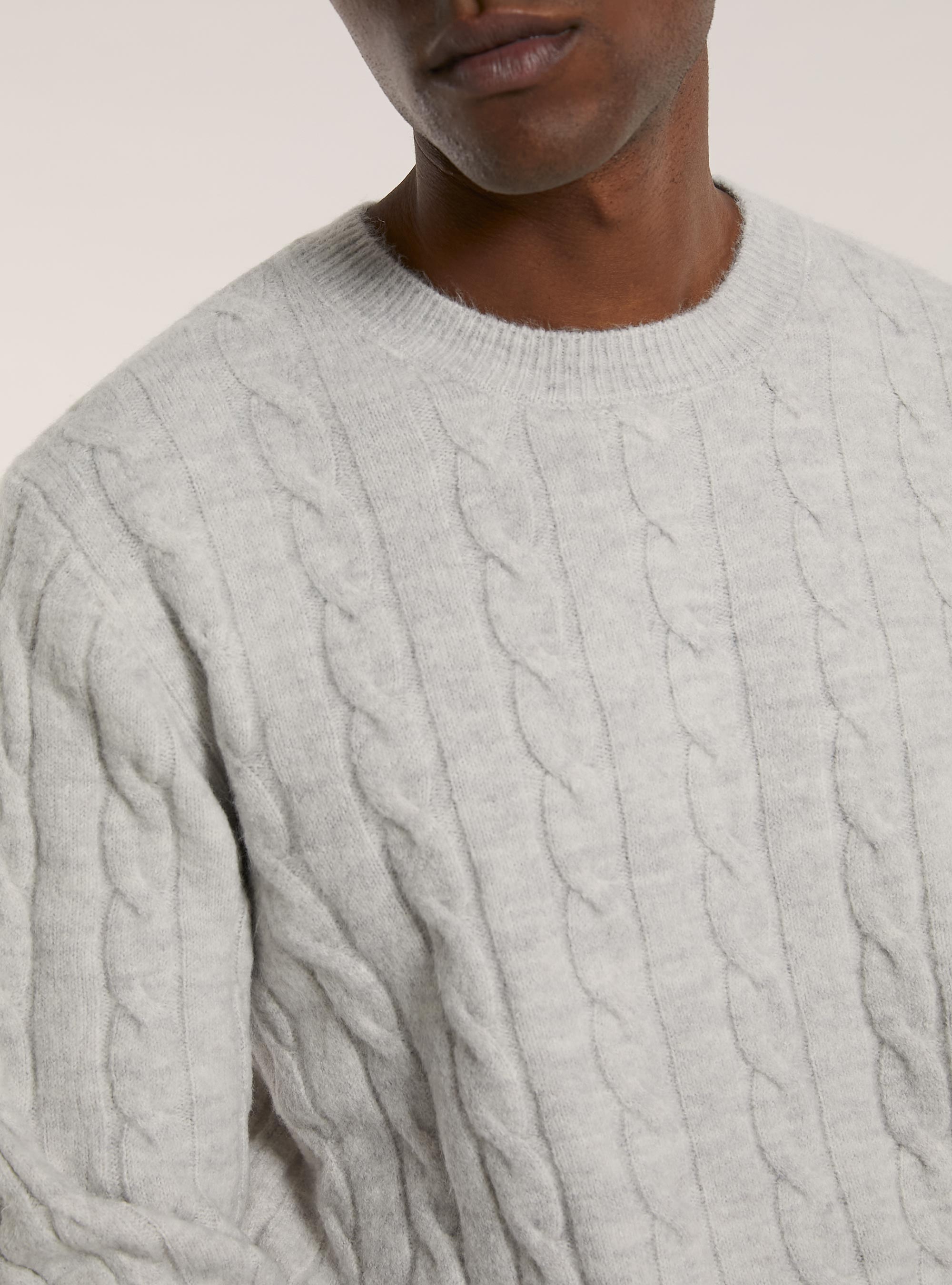 Pullover morbido a trecce, MGY3 GREY MEL LIGHT