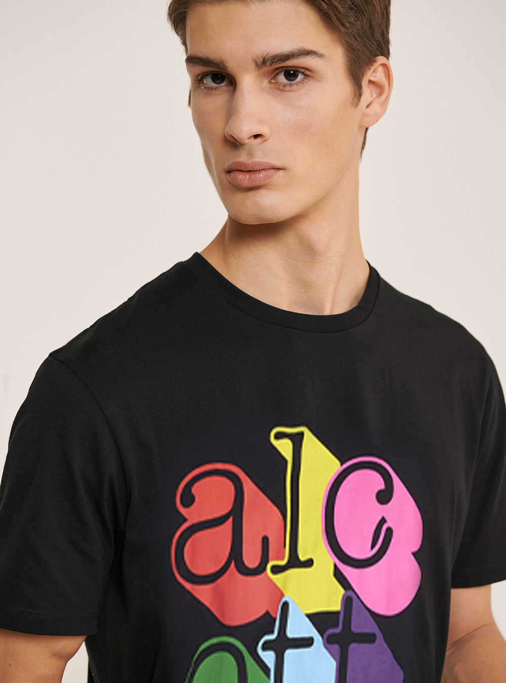 Camiseta con logotipo de color, NEGRO