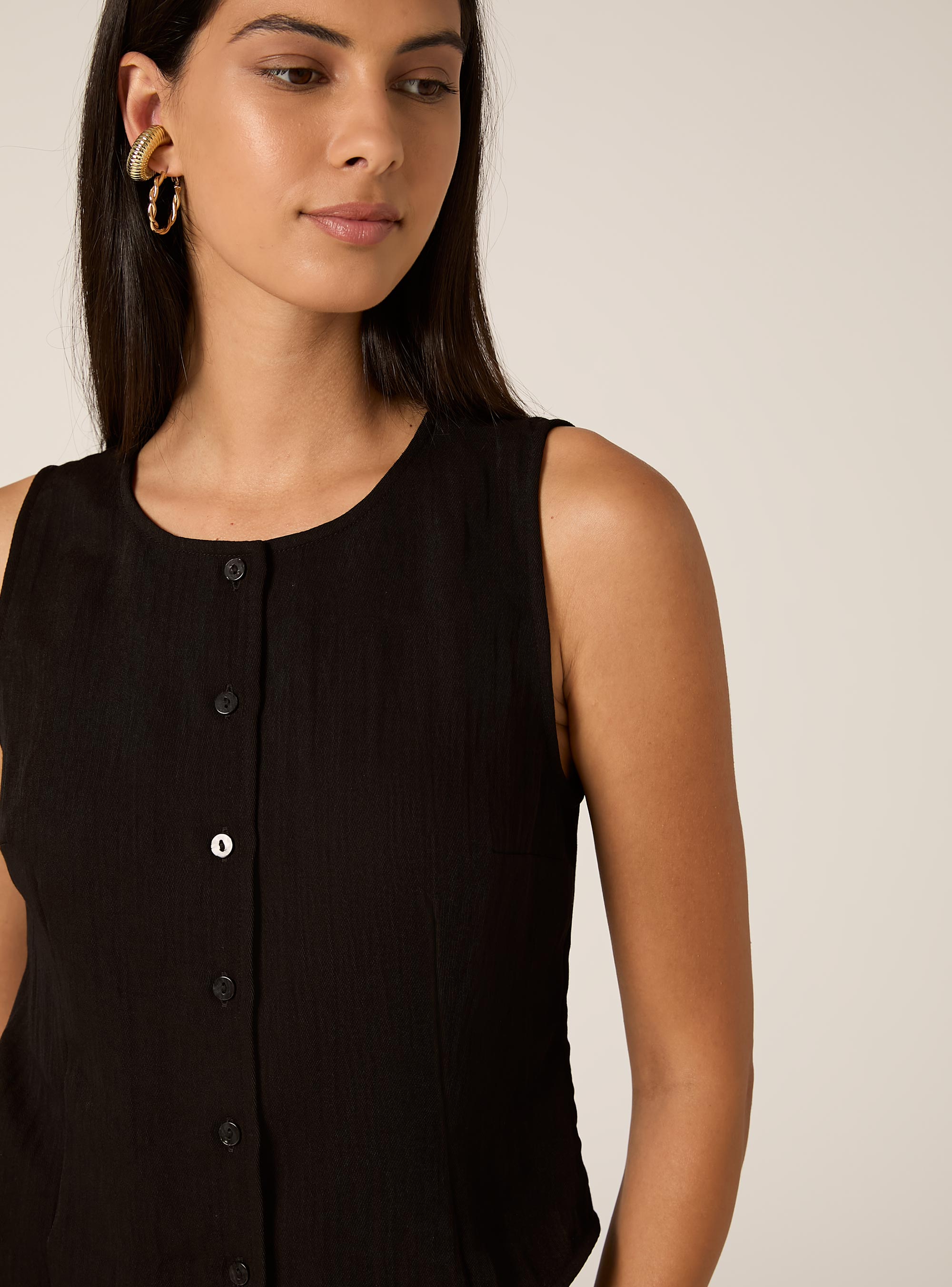 Textured and buttoned vest, BK1 BLACK