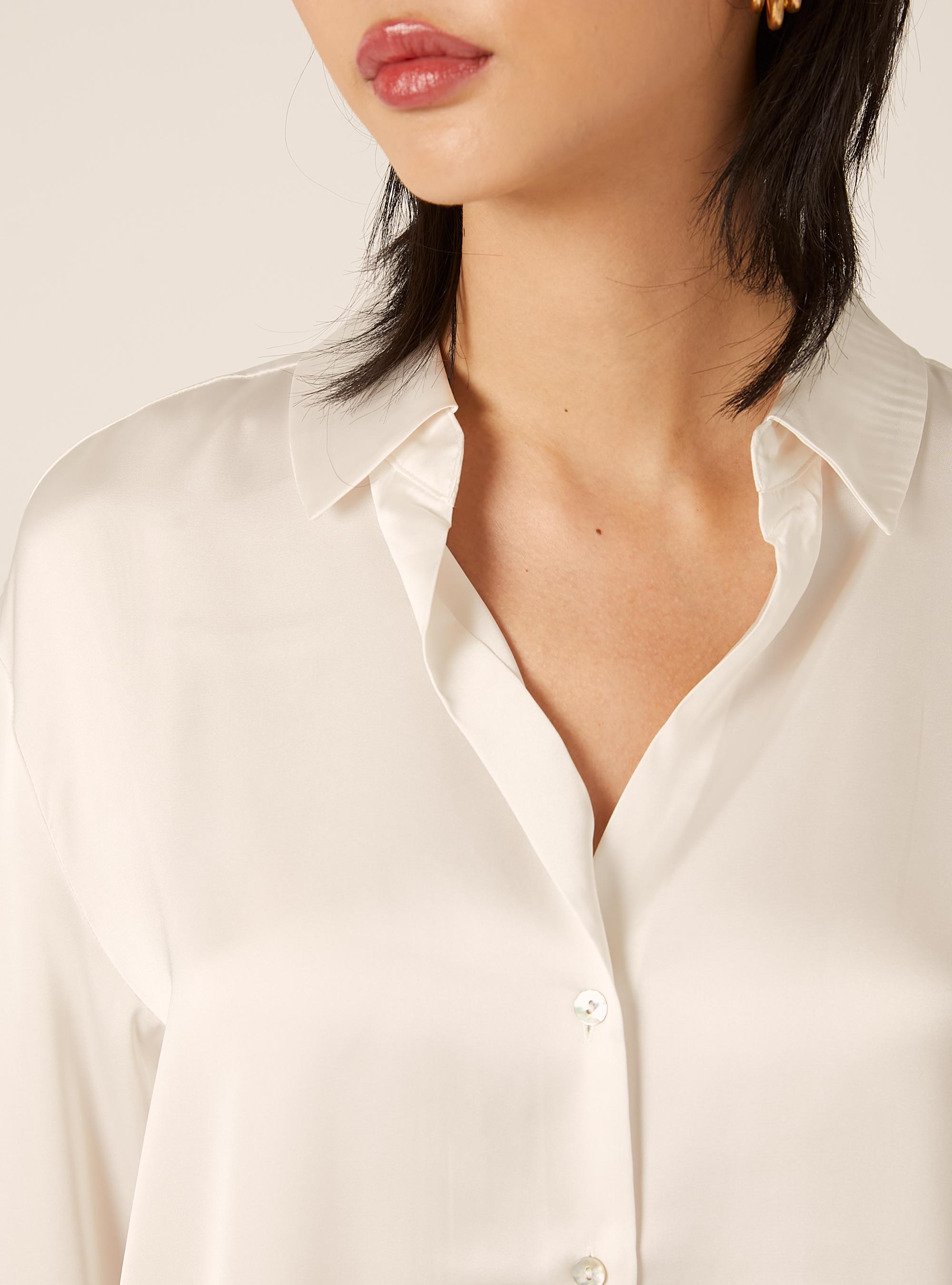 Camicia in satin con colletto a revers, WH2 WHITE