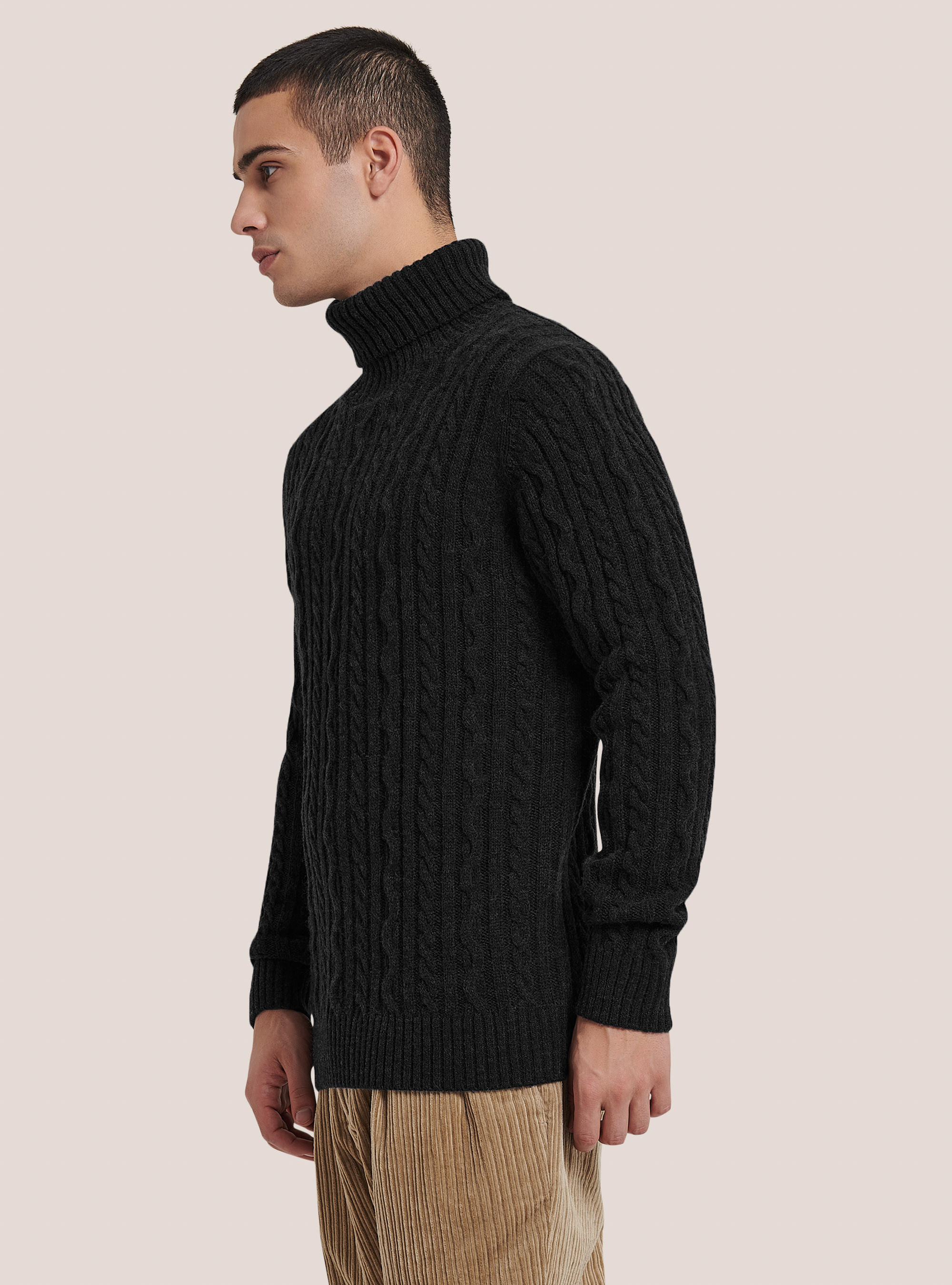 Pullover collo alto a trecce in misto lana, NERO