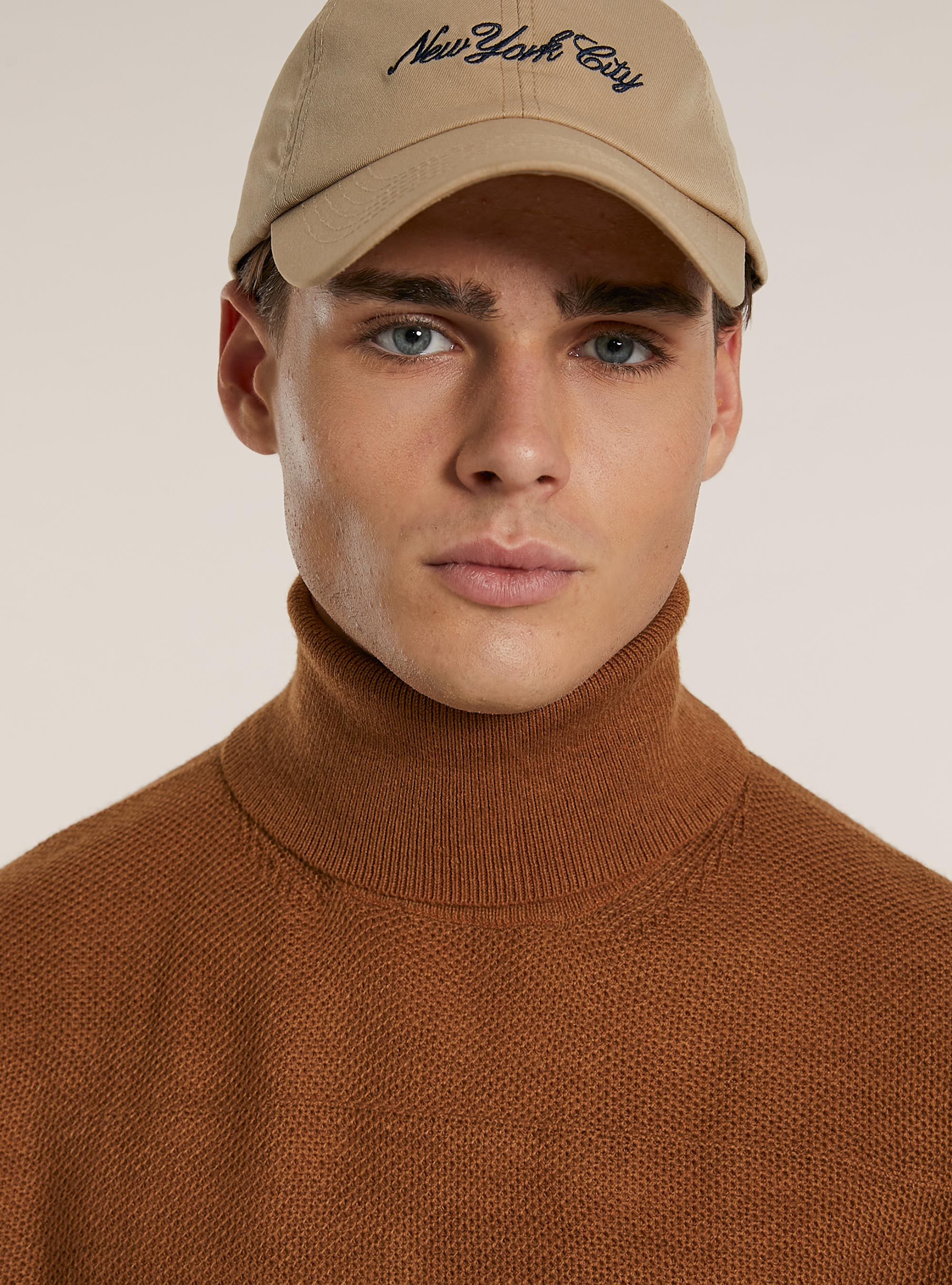 Pull à col roulé avec texture à points de riz, C5528 CAMEL