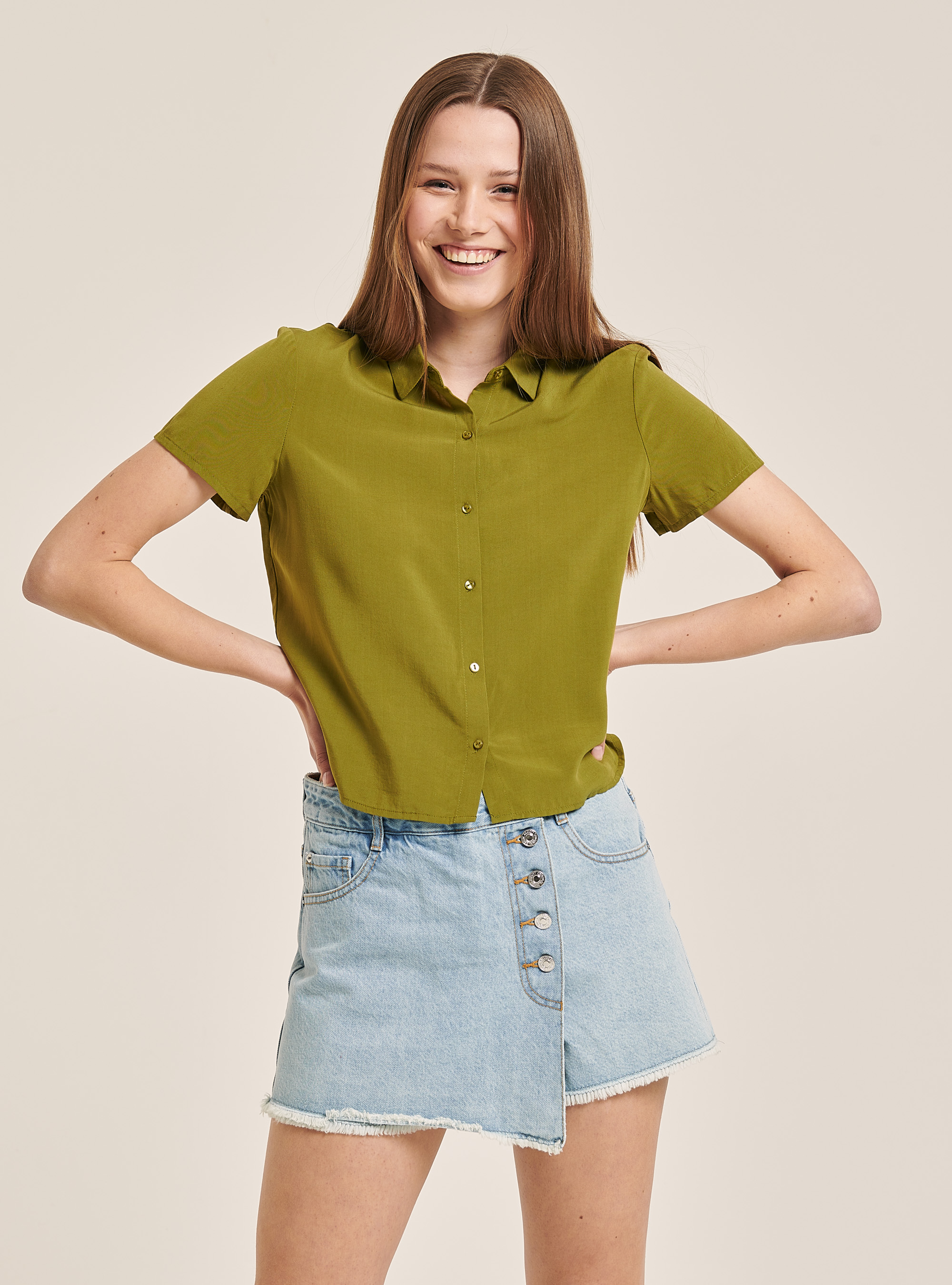 Camicia cropped in tinta unita, C6594 KAKY